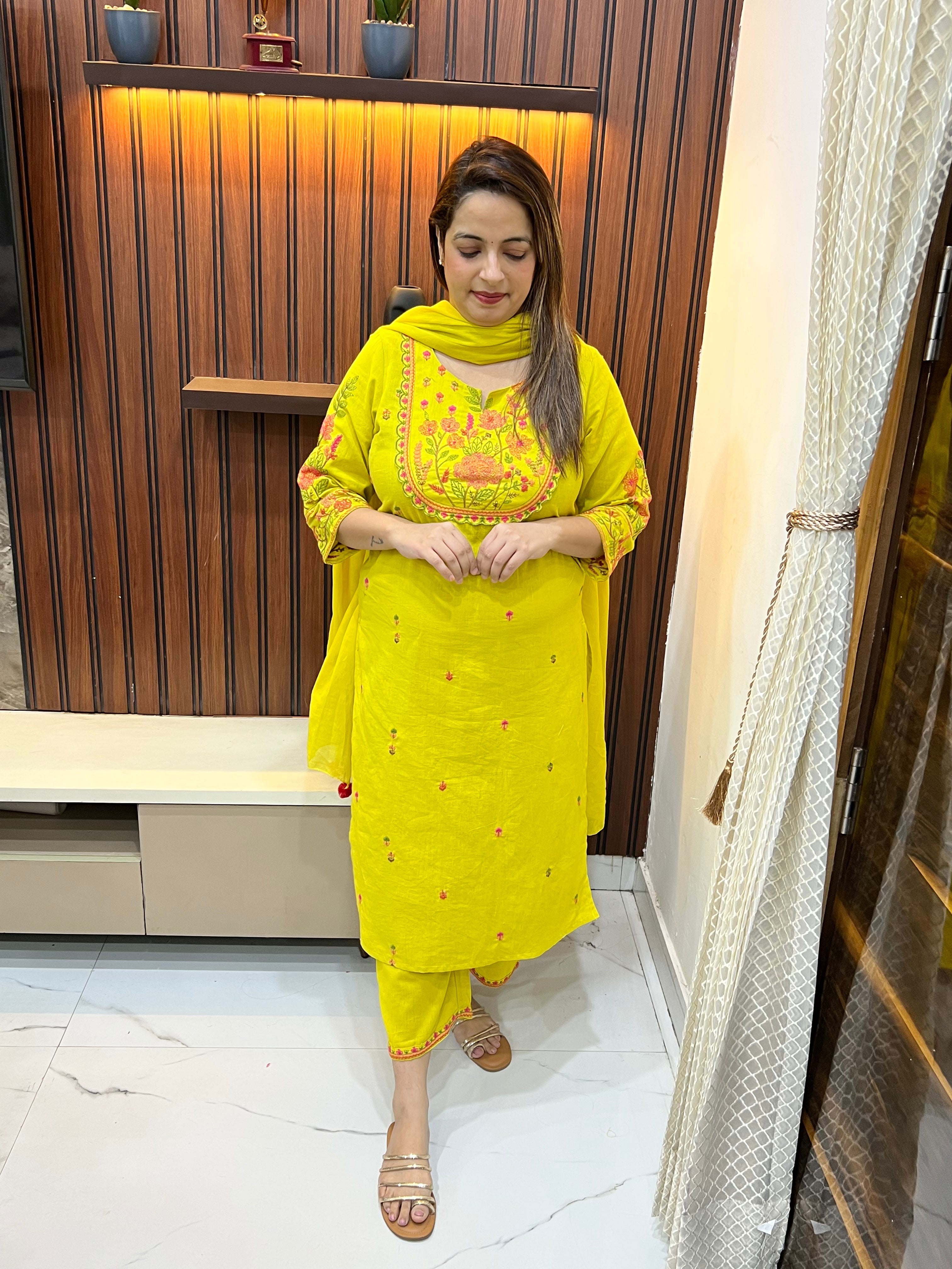 Handloom Cotton Suit with Thread Embroidery & Mul Cotton Dupatta🌿