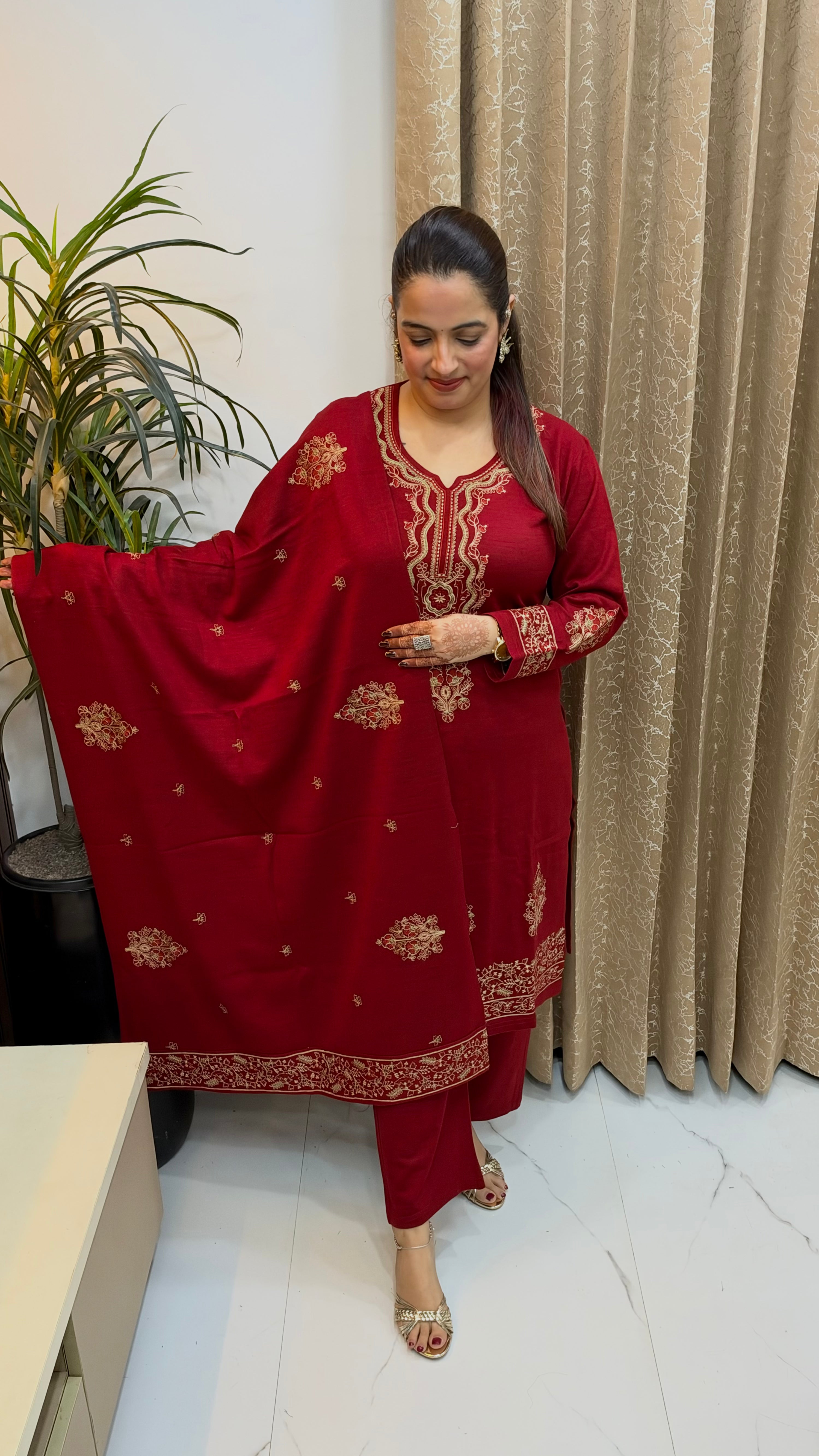 Heritage Warmth: Woollen Knitted 3-Piece Suit Set with Kashmiri Kadhai Work