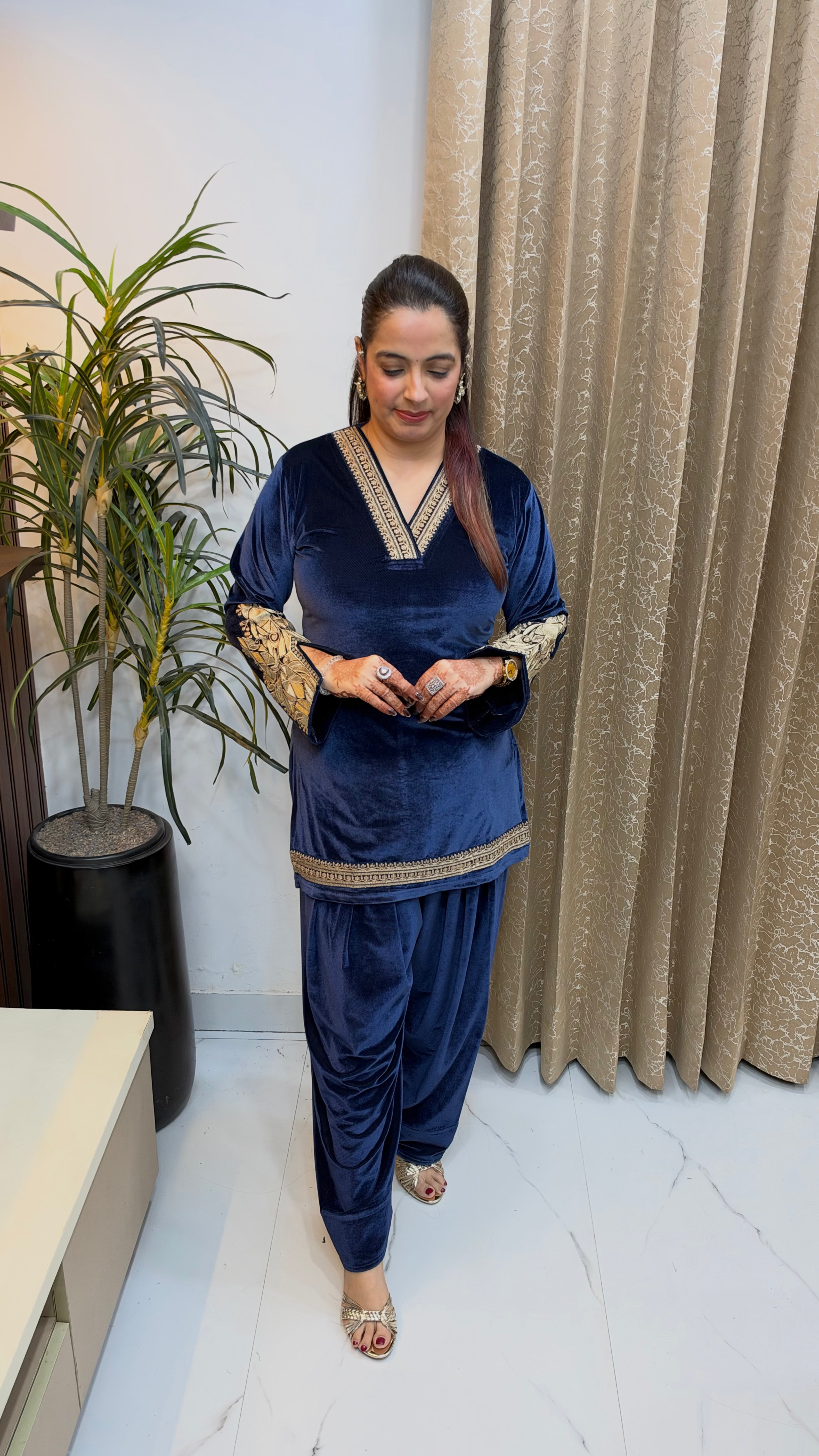 Winter Royalty: Imported Woollen Velvet 3-Piece Suit Set with Farshi Salwar & Statement Sleeves