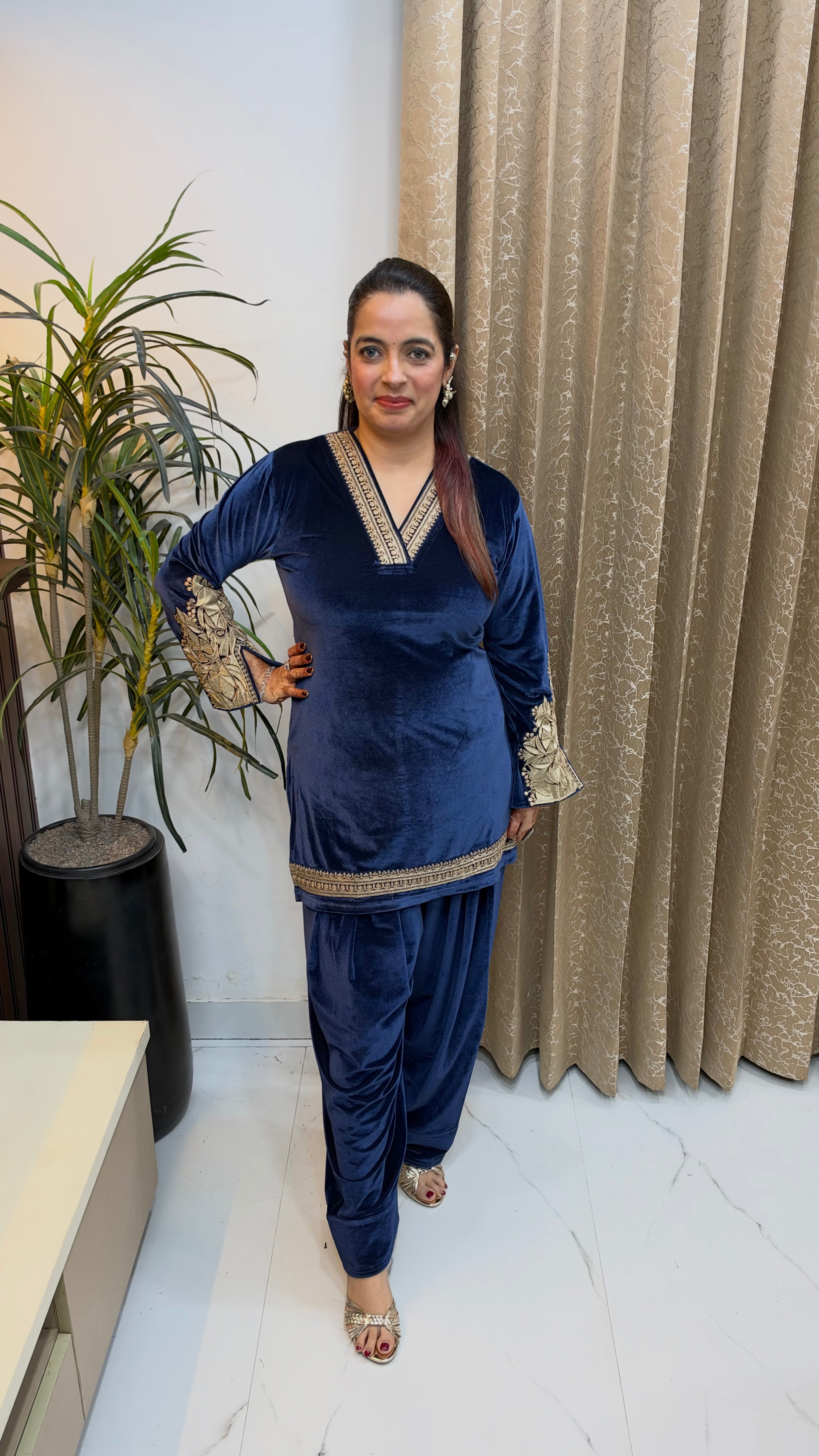 Winter Royalty: Imported Woollen Velvet 3-Piece Suit Set with Farshi Salwar & Statement Sleeves