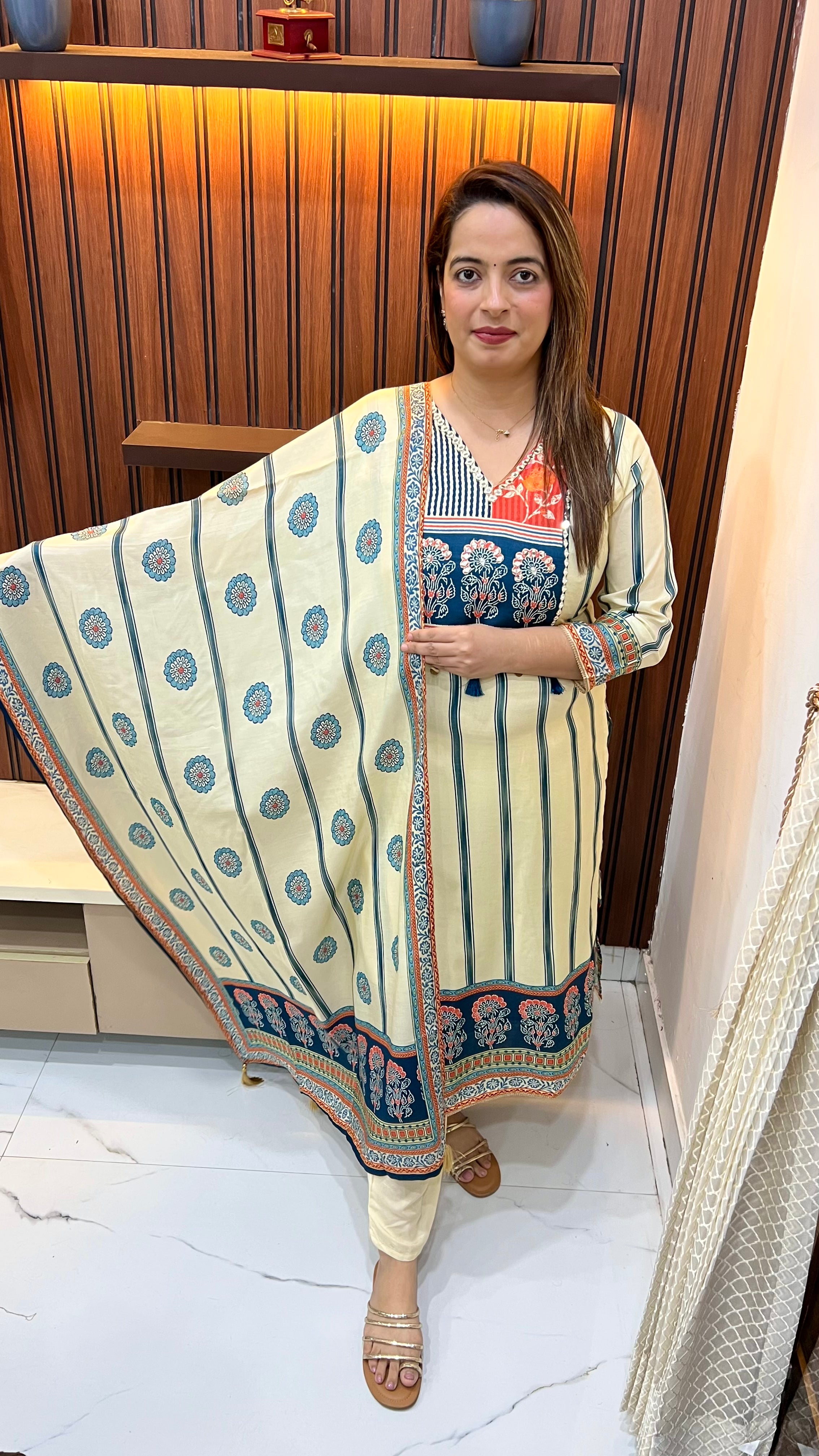 Pure Crepe Suit with Hand Embroidery & Real Mirror Work ✨