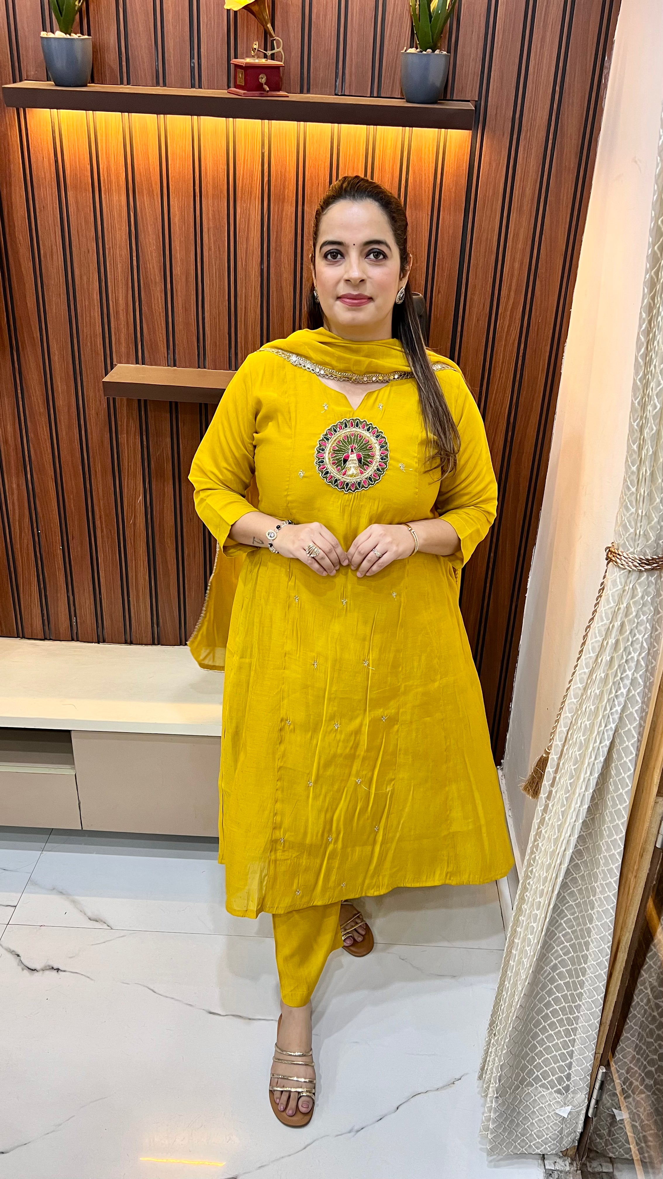 Mul Chanderi Suit with Thread Embroidery & Muslin Bottom ✨