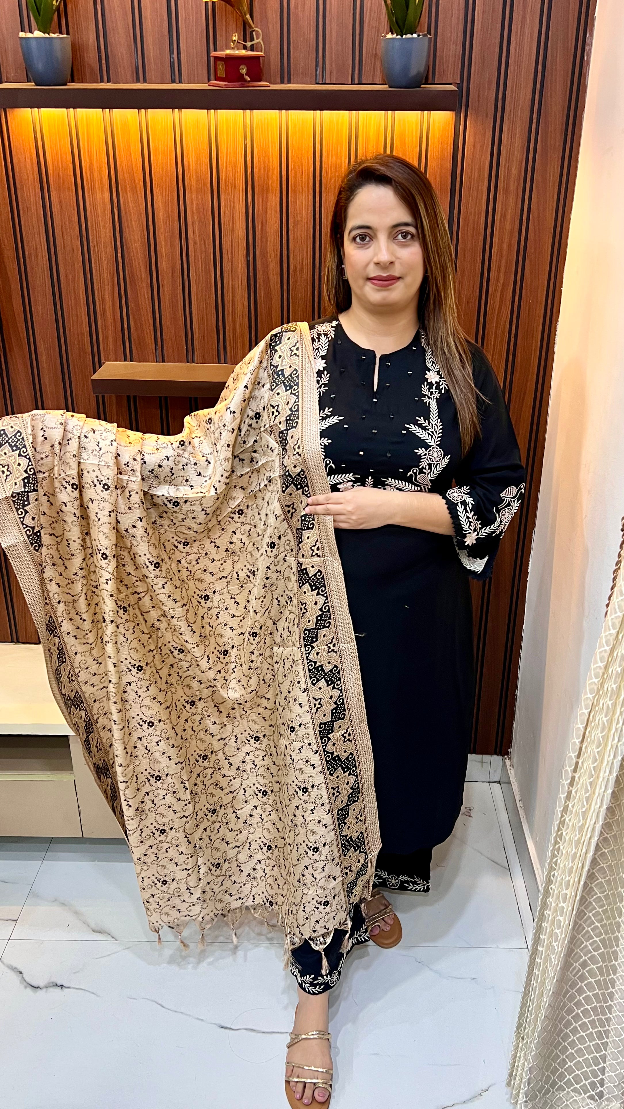 Rayon Suit with Thread Embroidery & Digital Print Dupatta ✨