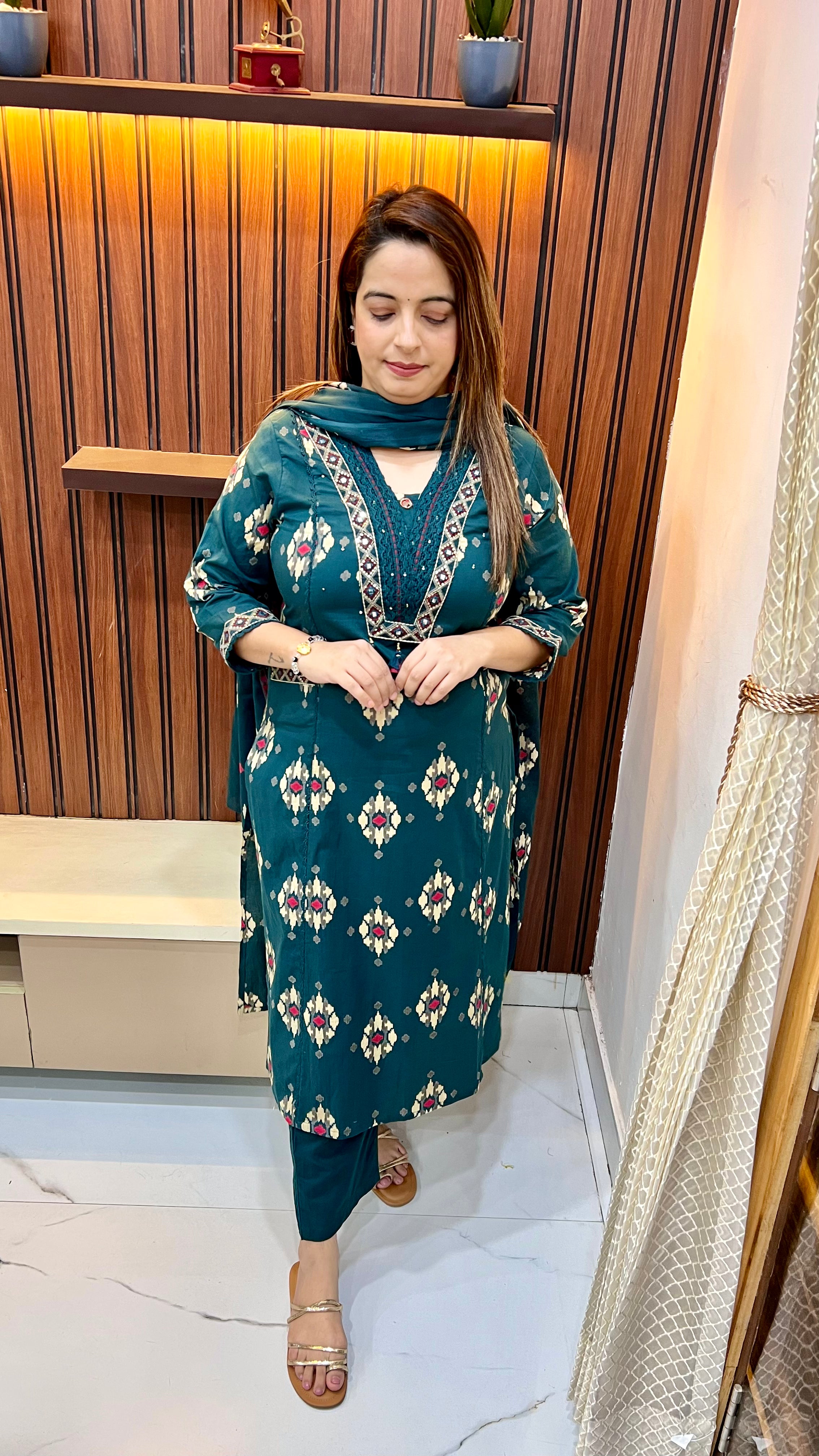 Cotton Boutique Print Suit with Lace & Thread Embroidery ✨