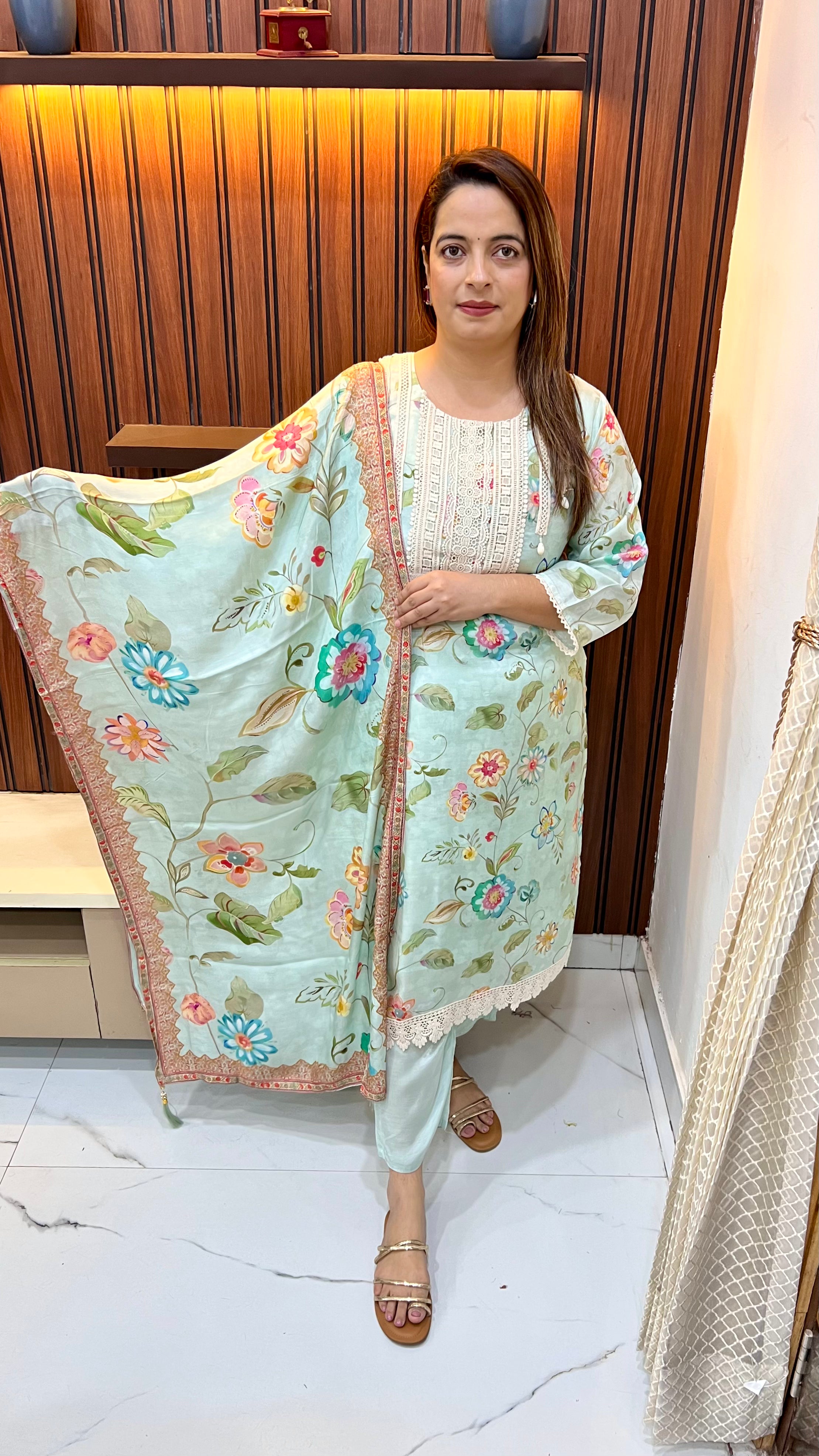 Pure Mul Chanderi Suit with Lace & Tassel Detailing ✨