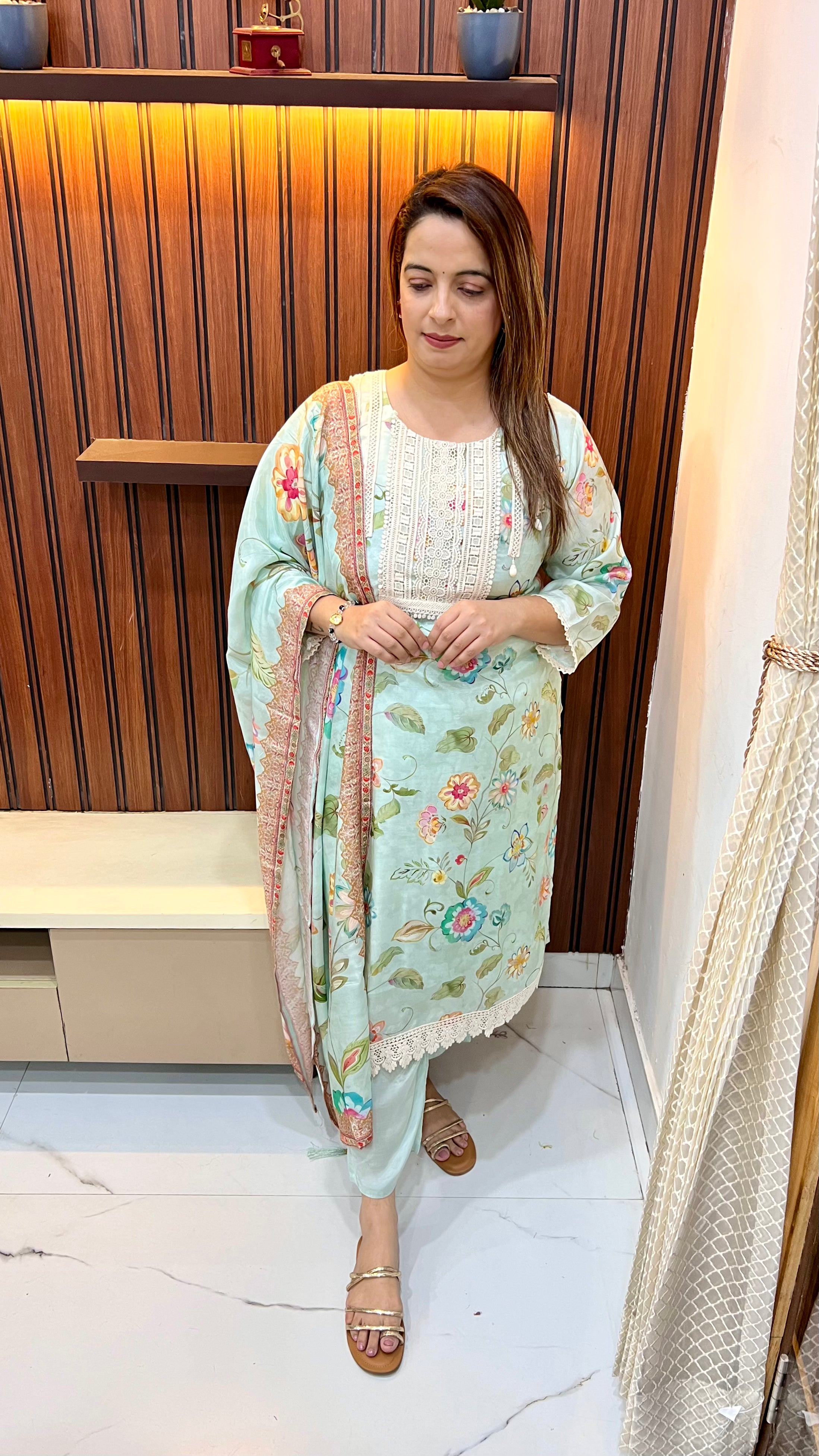 Pure Mul Chanderi Suit with Lace & Tassel Detailing ✨