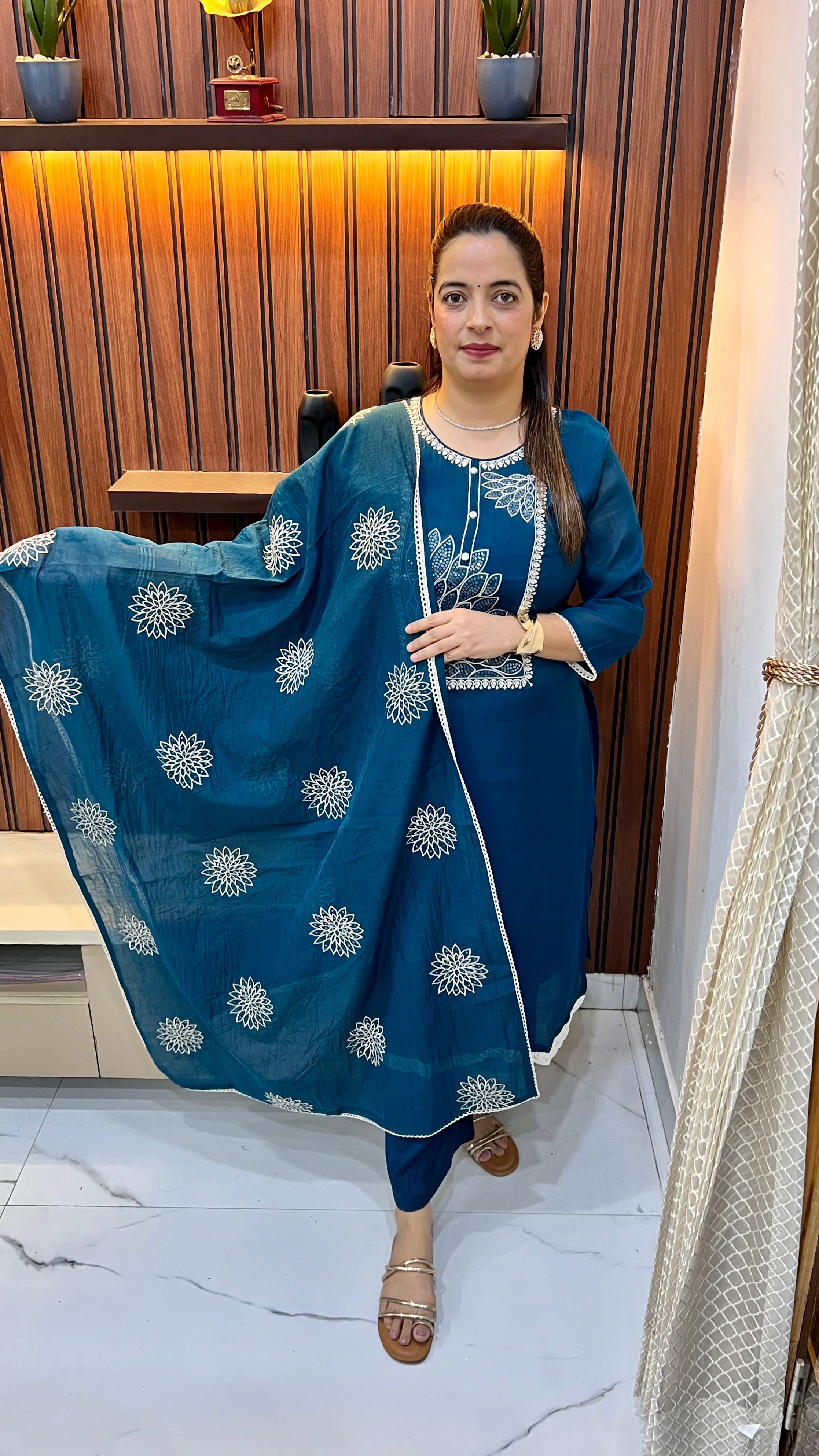 Masleen 3-Piece Suit with Thread Embroidery ✨