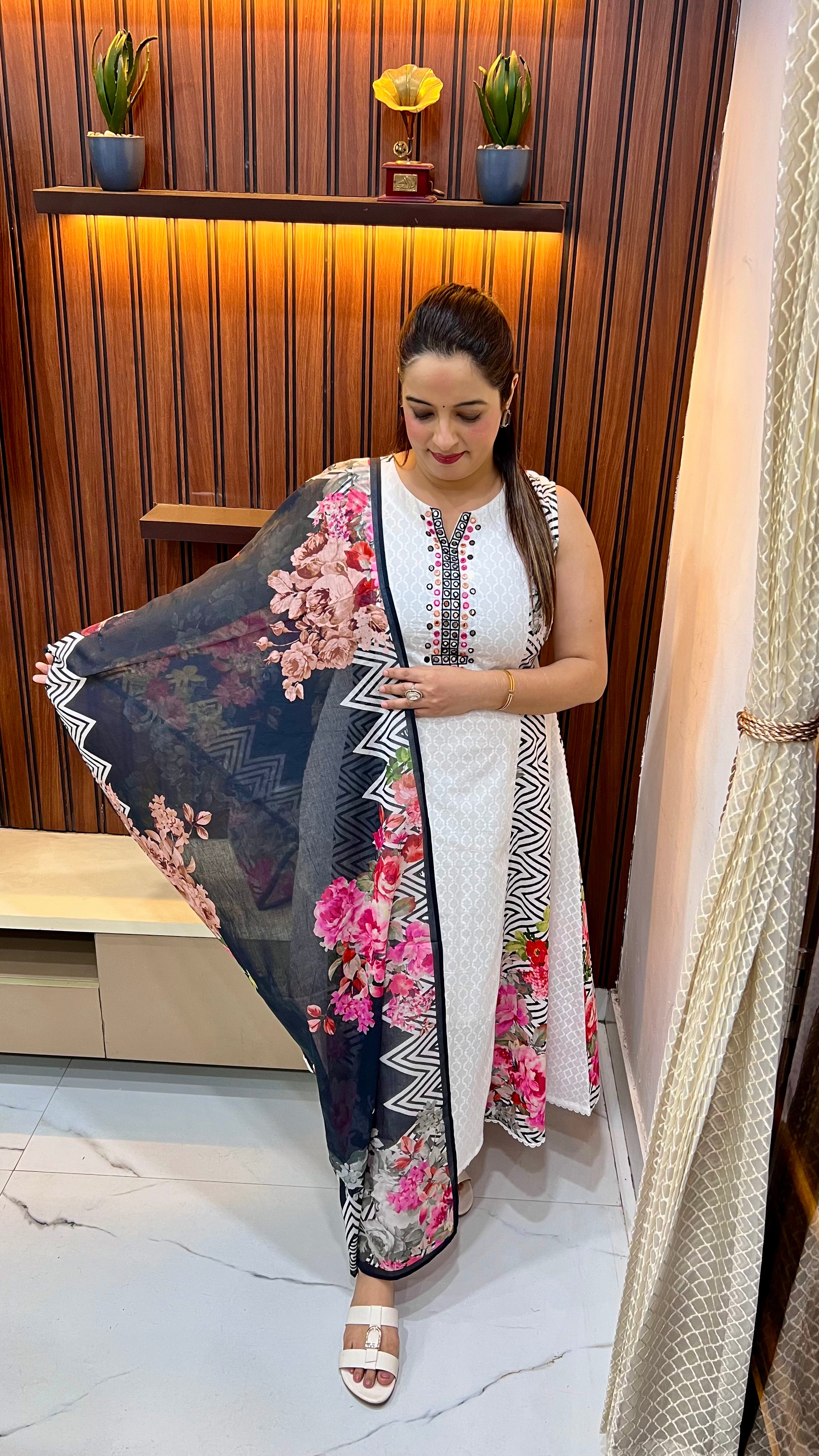 Mul Cotton Suit with Hand Embroidery & Mirror Work ✨
