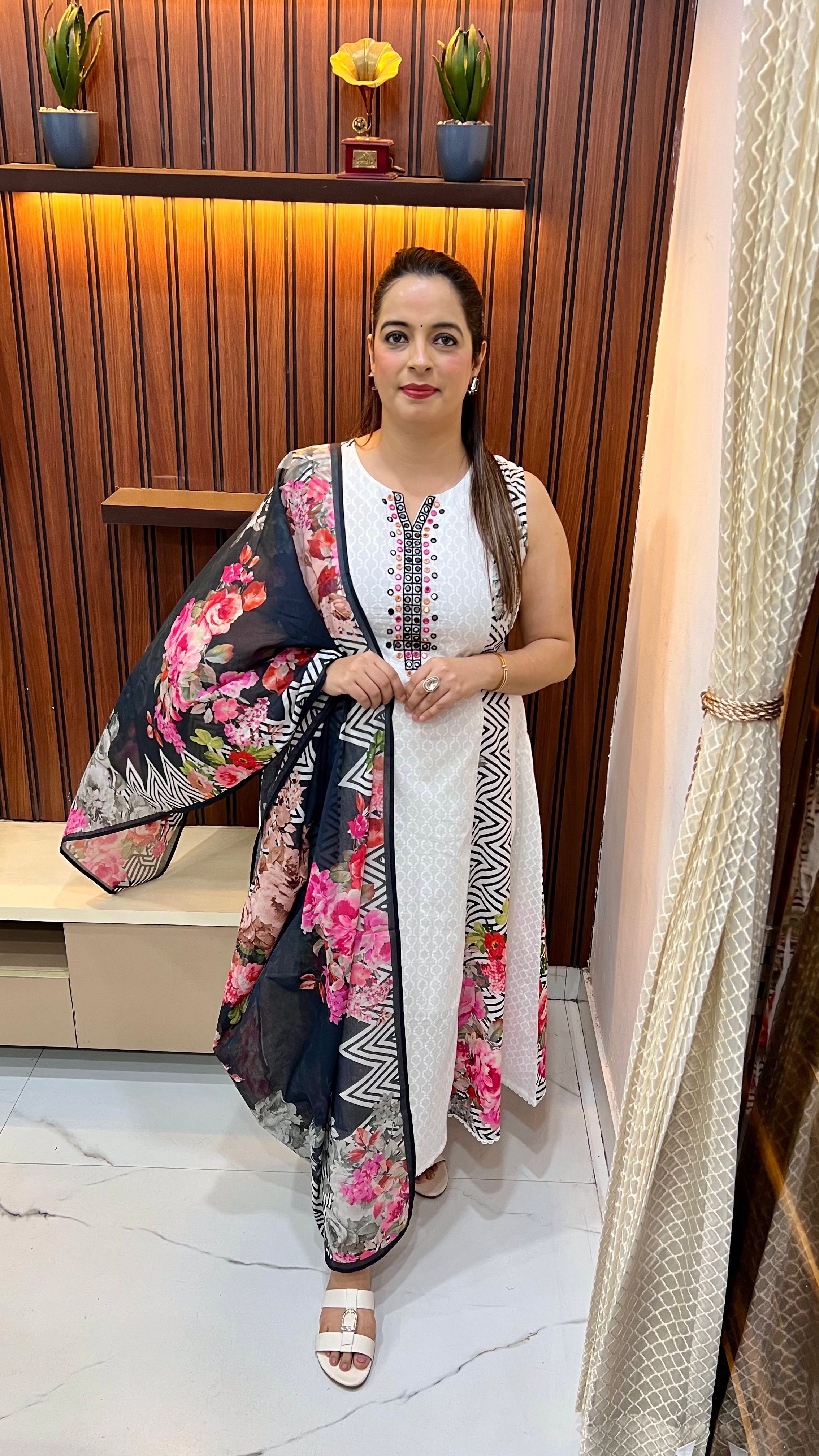 Mul Cotton Suit with Hand Embroidery & Mirror Work ✨