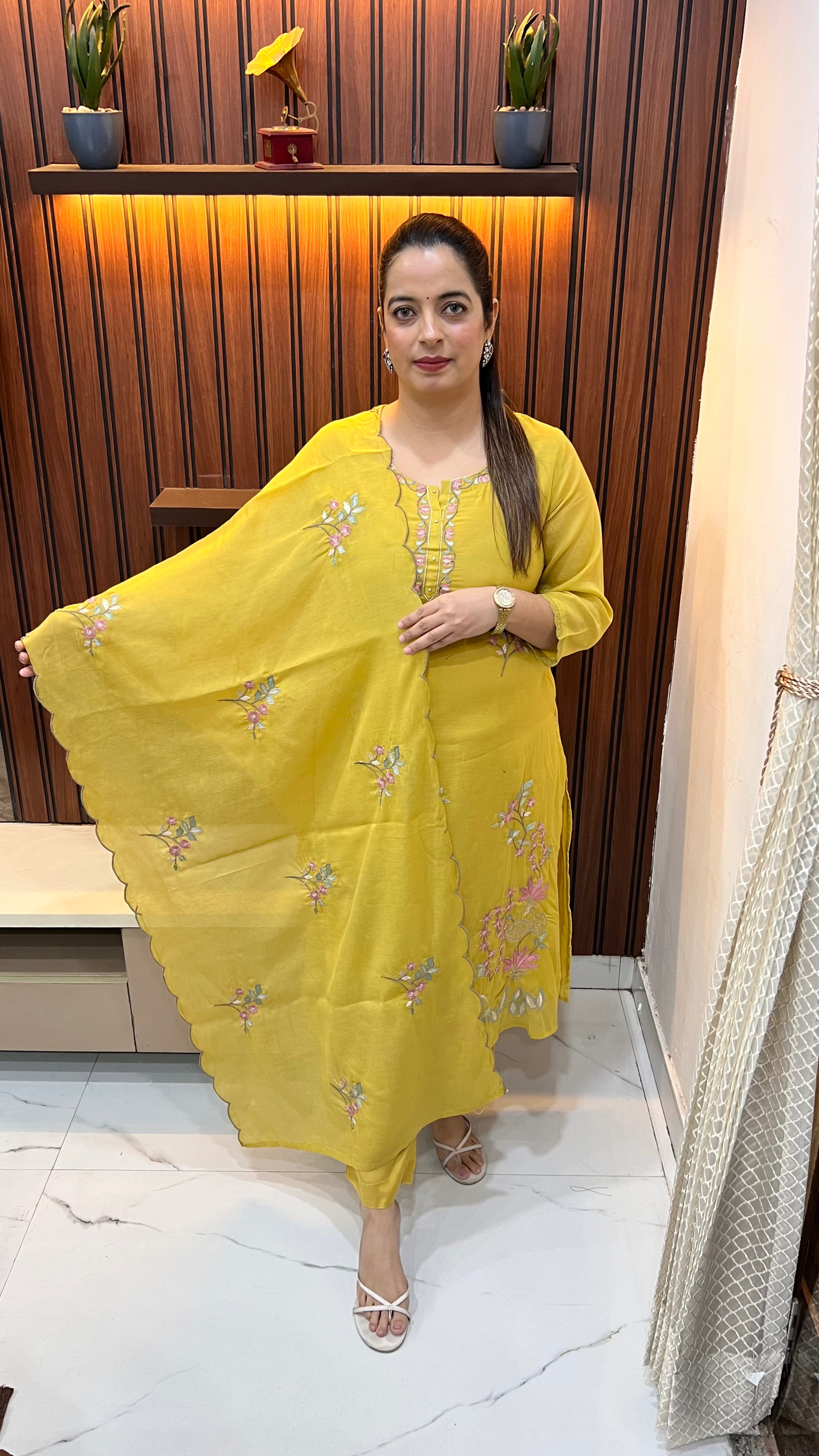 Mul Chanderi Suit with Hand & Thread Embroidery ✨
