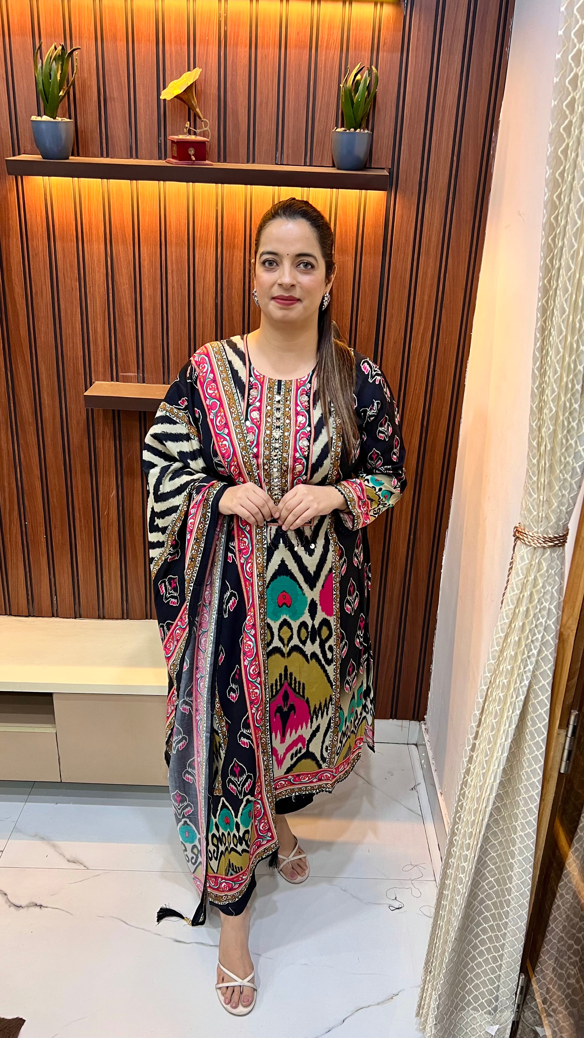 Natural Crepe Suit with Mirror, Gotta Work & Pakistani Style Print