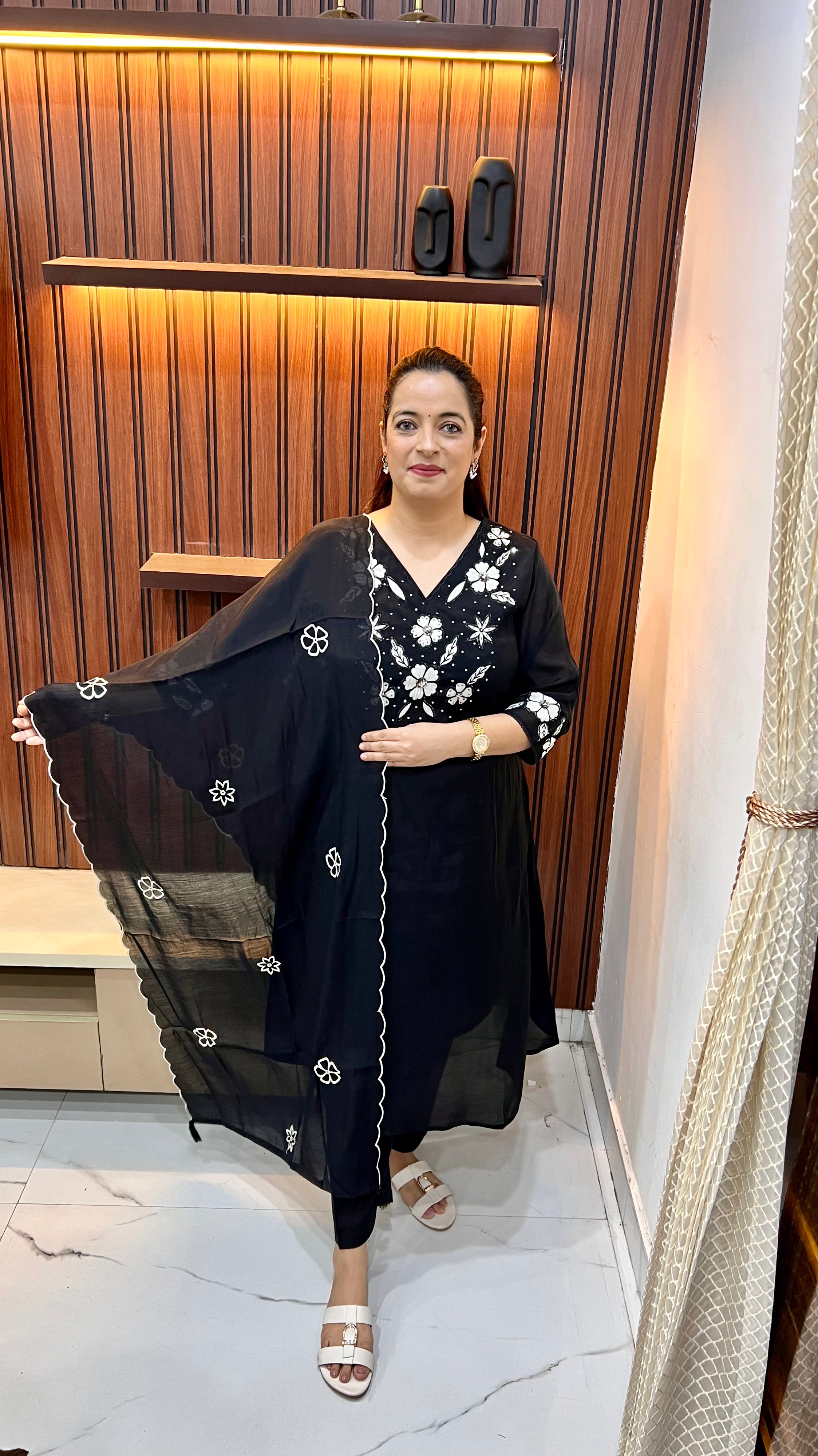 Mul Chanderi Suit with All-Over Appliqué Work – Elegant Ethnic Wear