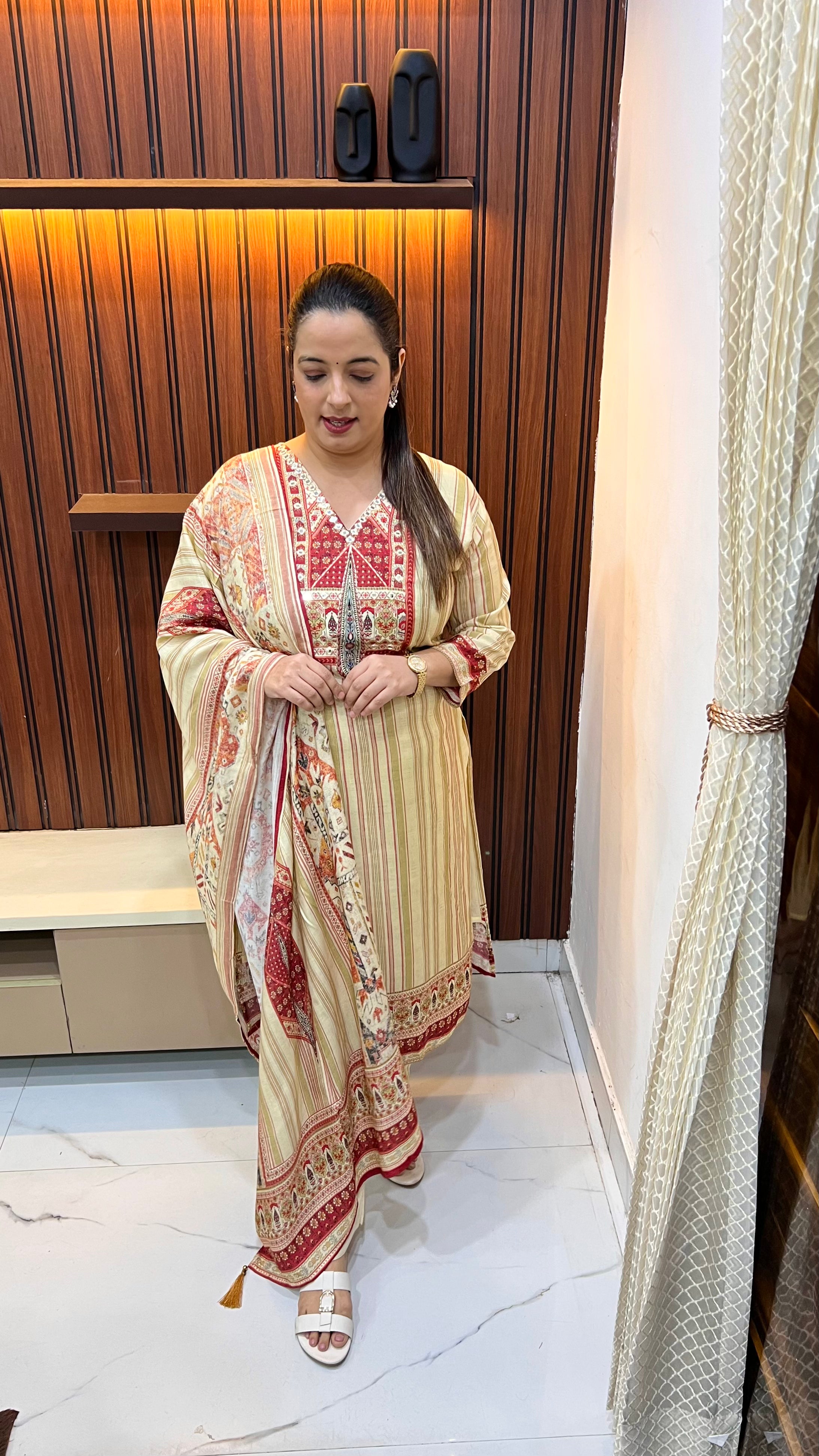 Natural Crepe Suit with Mirror & Digital Print Work – Stylish Ethnic Wear