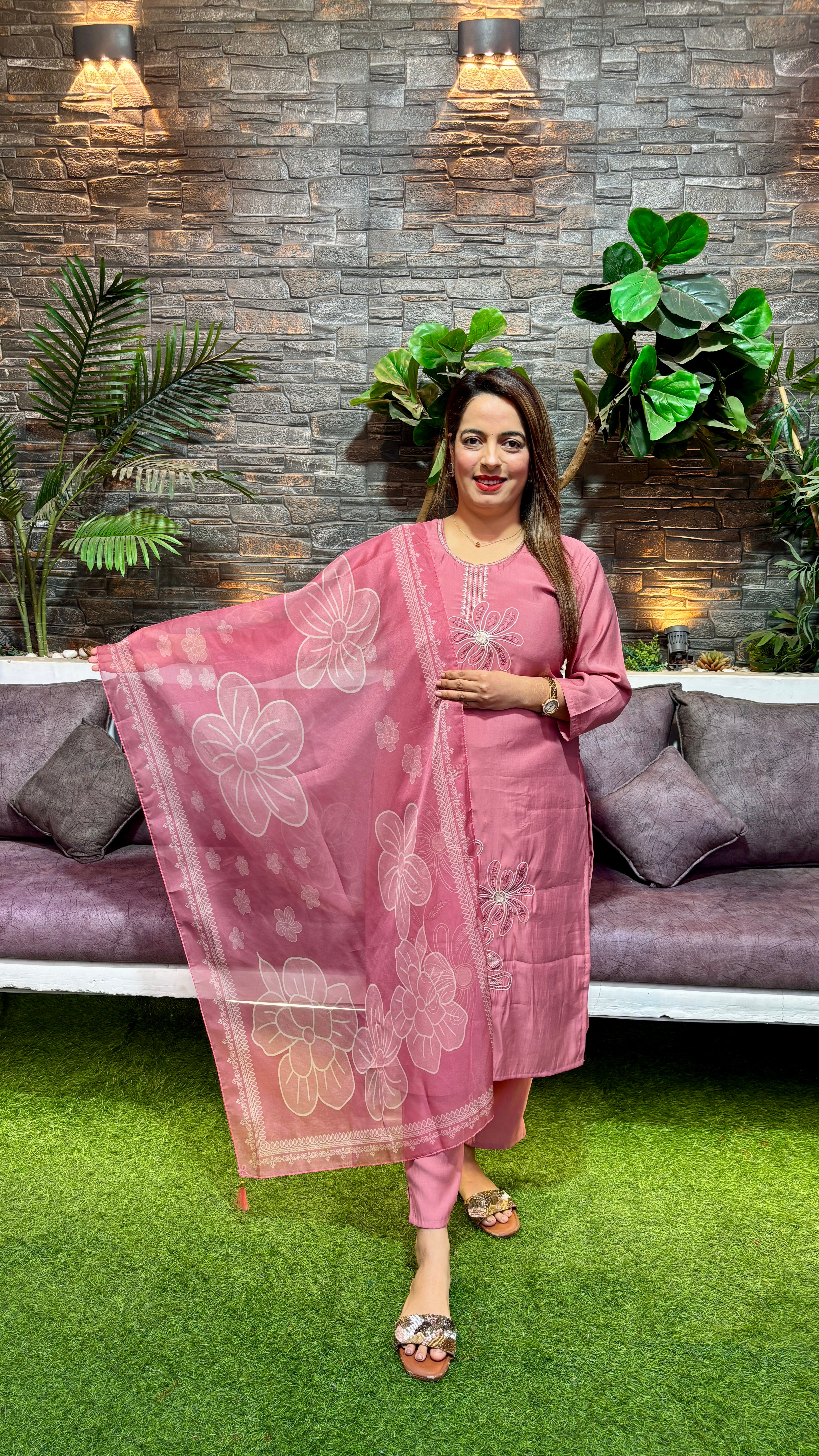 Muslin Suit — Thread Embroidery with Organza Dupatta