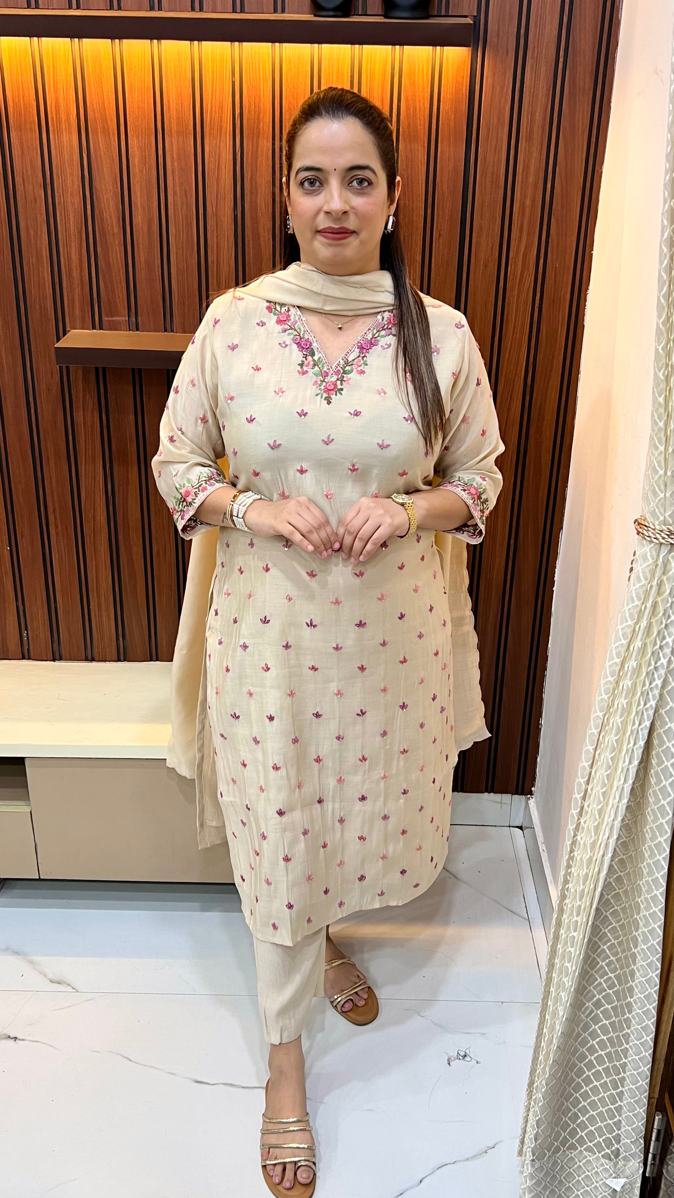 The Heritage Masterpiece: Mul Chanderi Suit with Authentic Kolkatta Knot Work