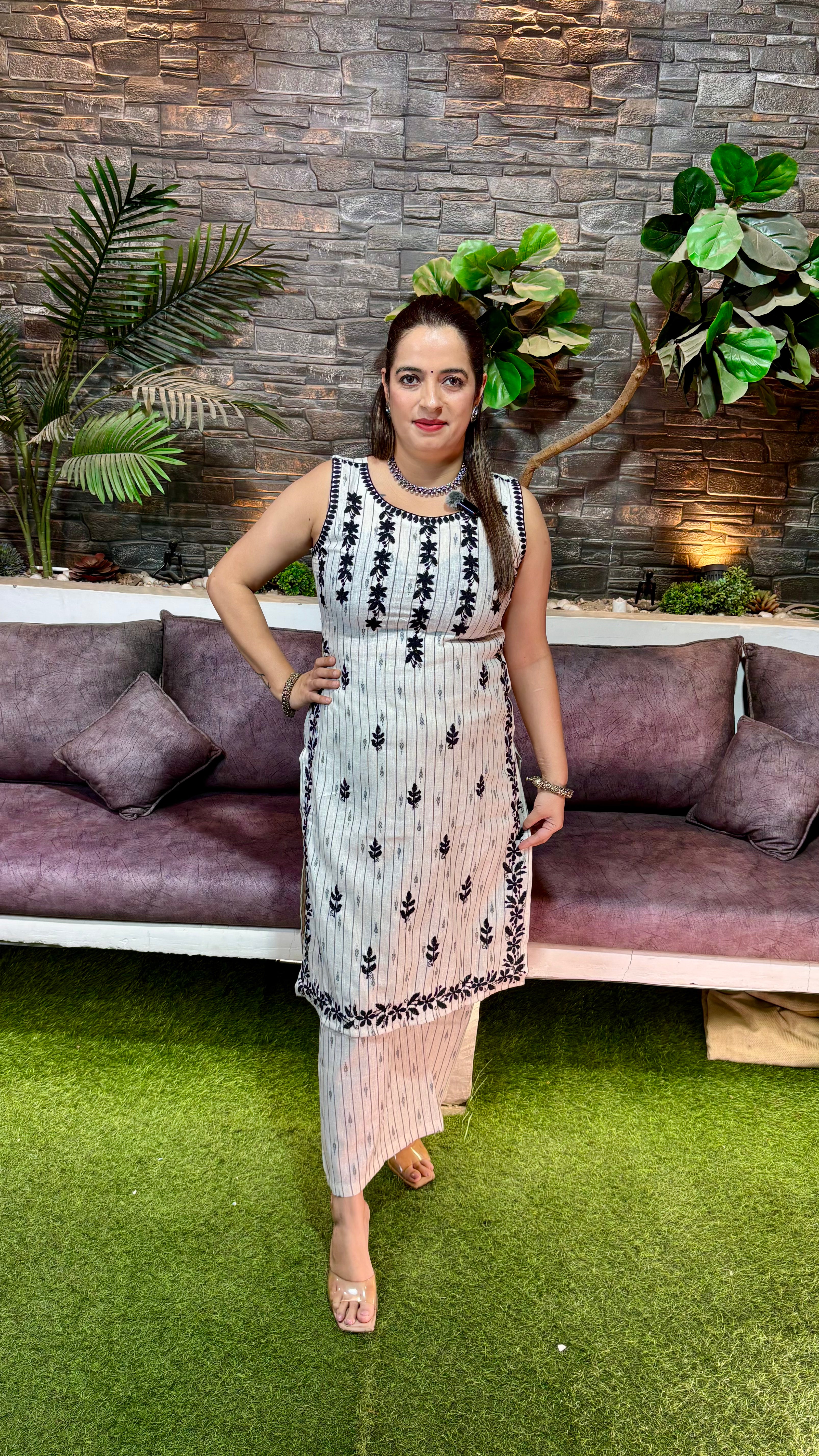 Handloom Cotton Lucknawi Sleeveless CO-ORD SET (Sleeves Optional Inside)