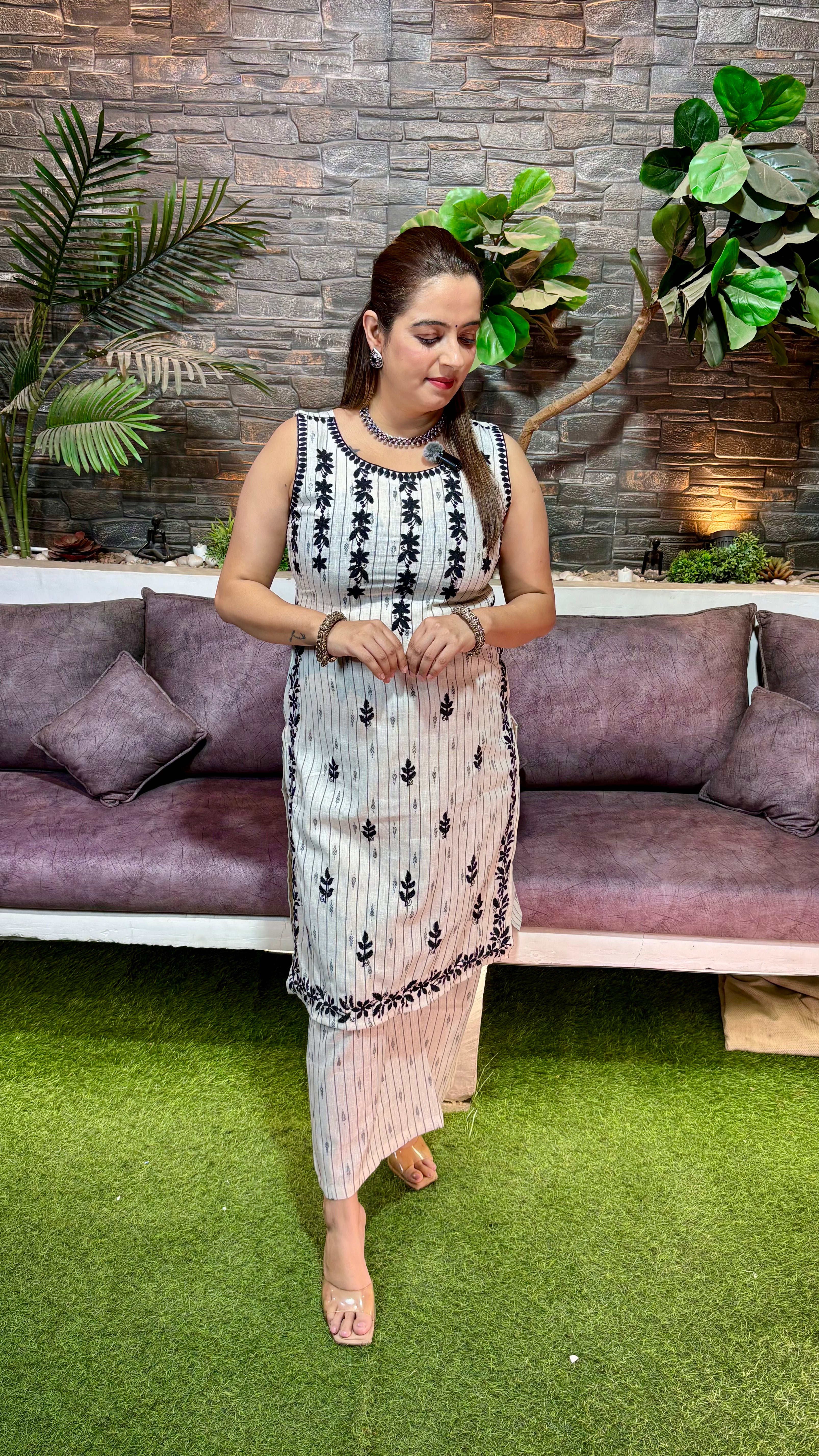 Handloom Cotton Lucknawi Sleeveless CO-ORD SET (Sleeves Optional Inside)