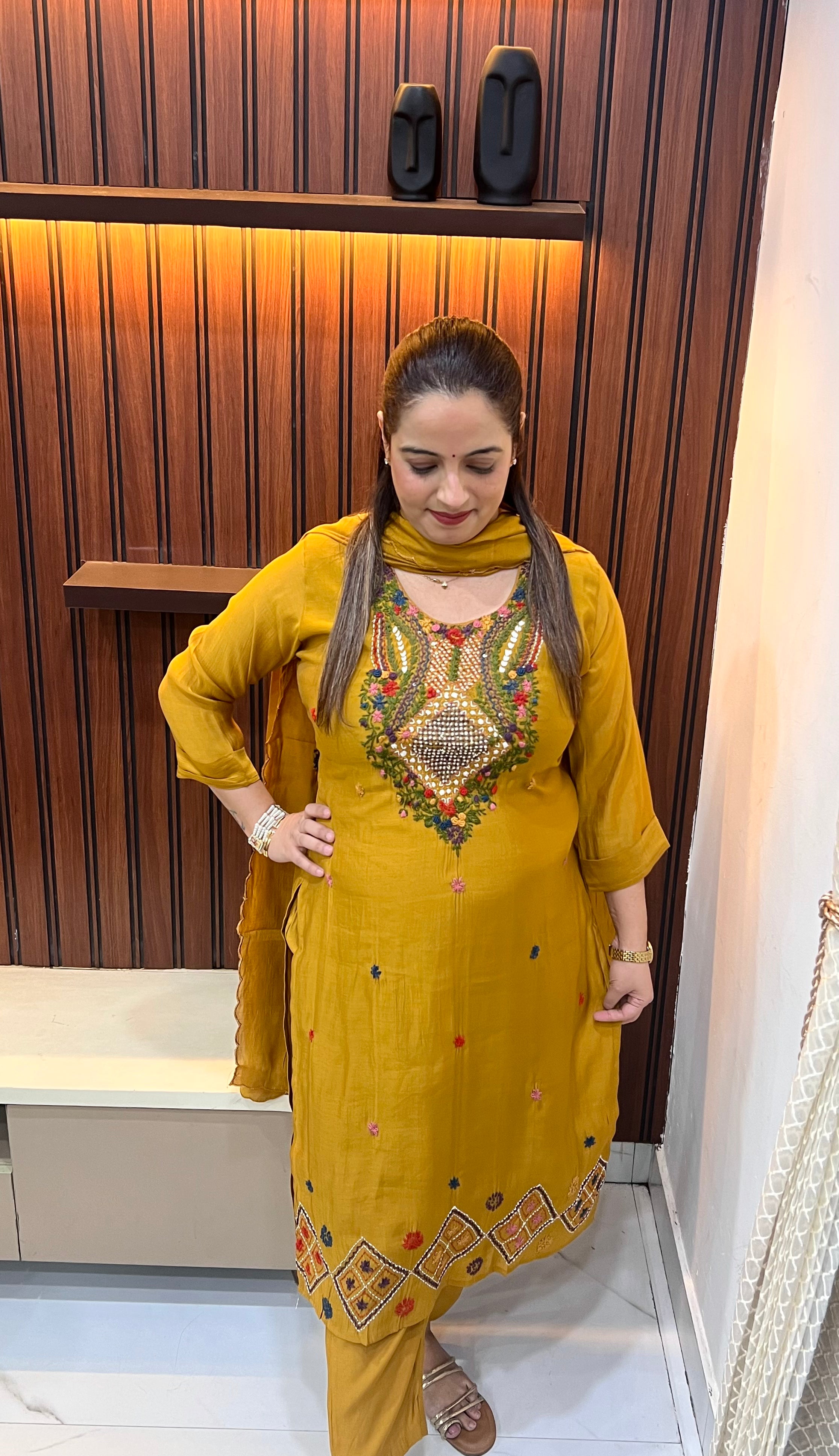 Royal Masterpiece: Mul Chanderi Suit with Authentic Kolkatta Knot Work