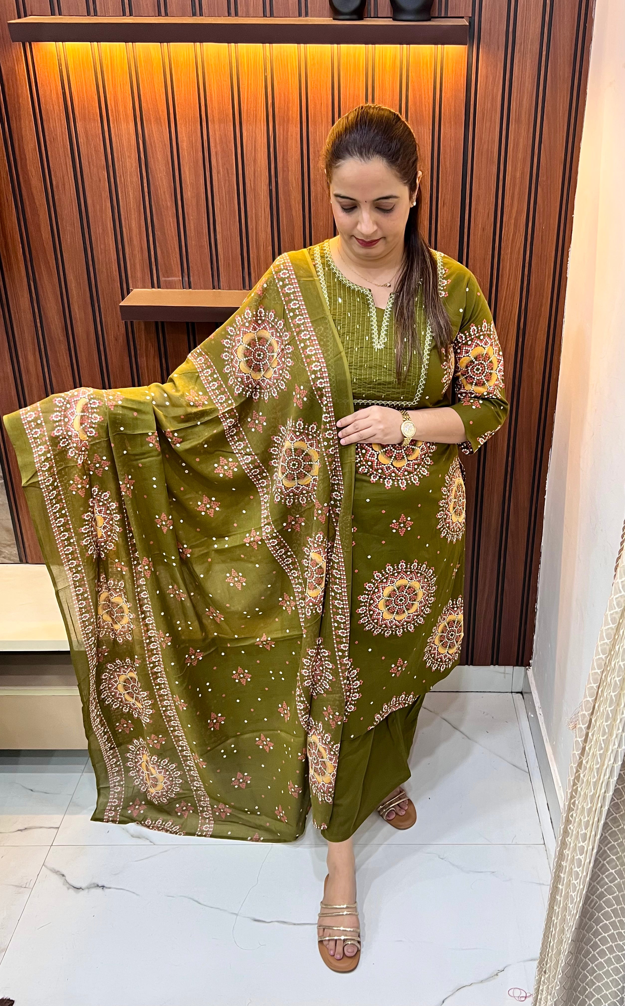 The Artisan’s Craft: Pure Cotton Bandhani Suit with Pintex & Thread Work