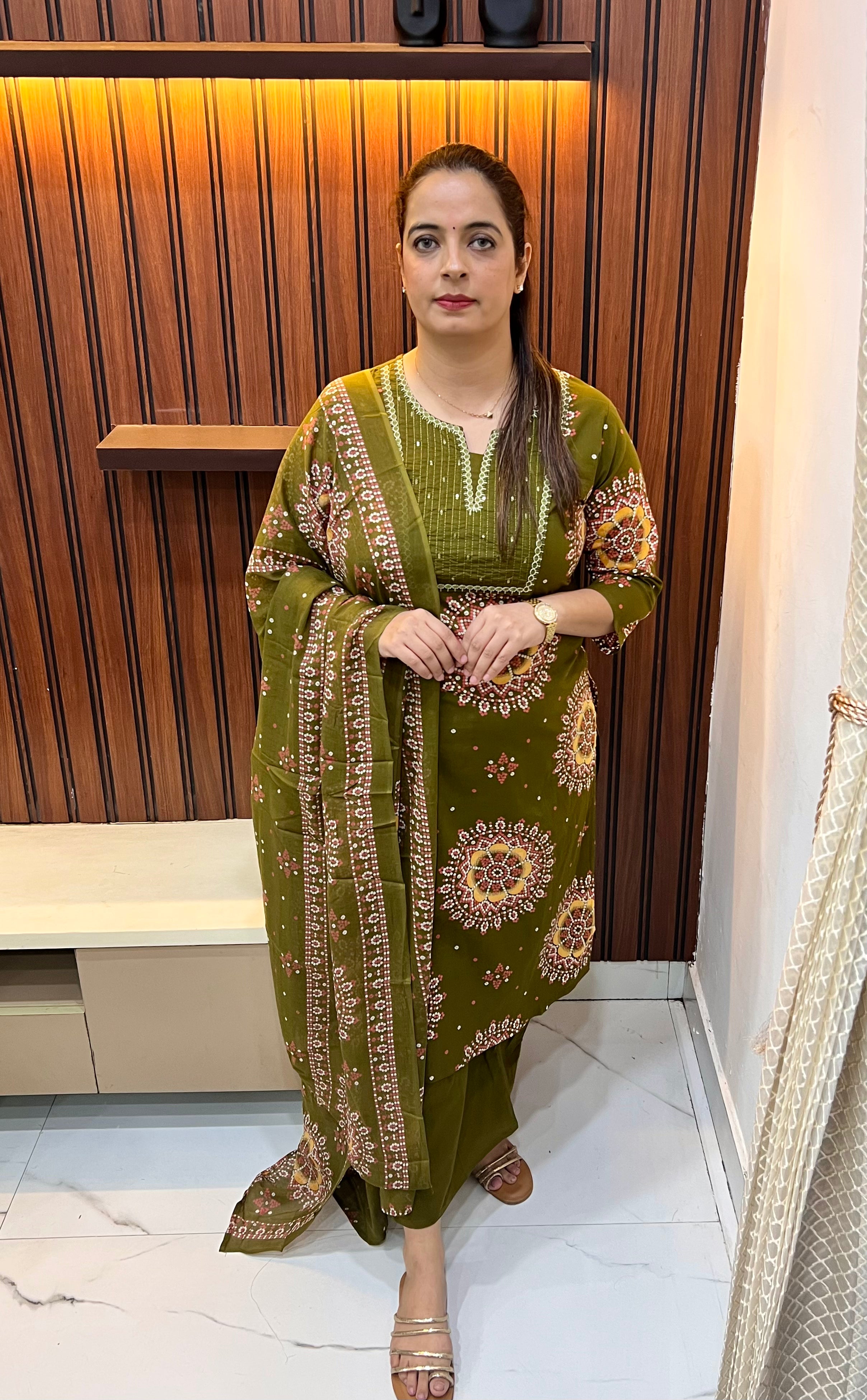 The Artisan’s Craft: Pure Cotton Bandhani Suit with Pintex & Thread Work