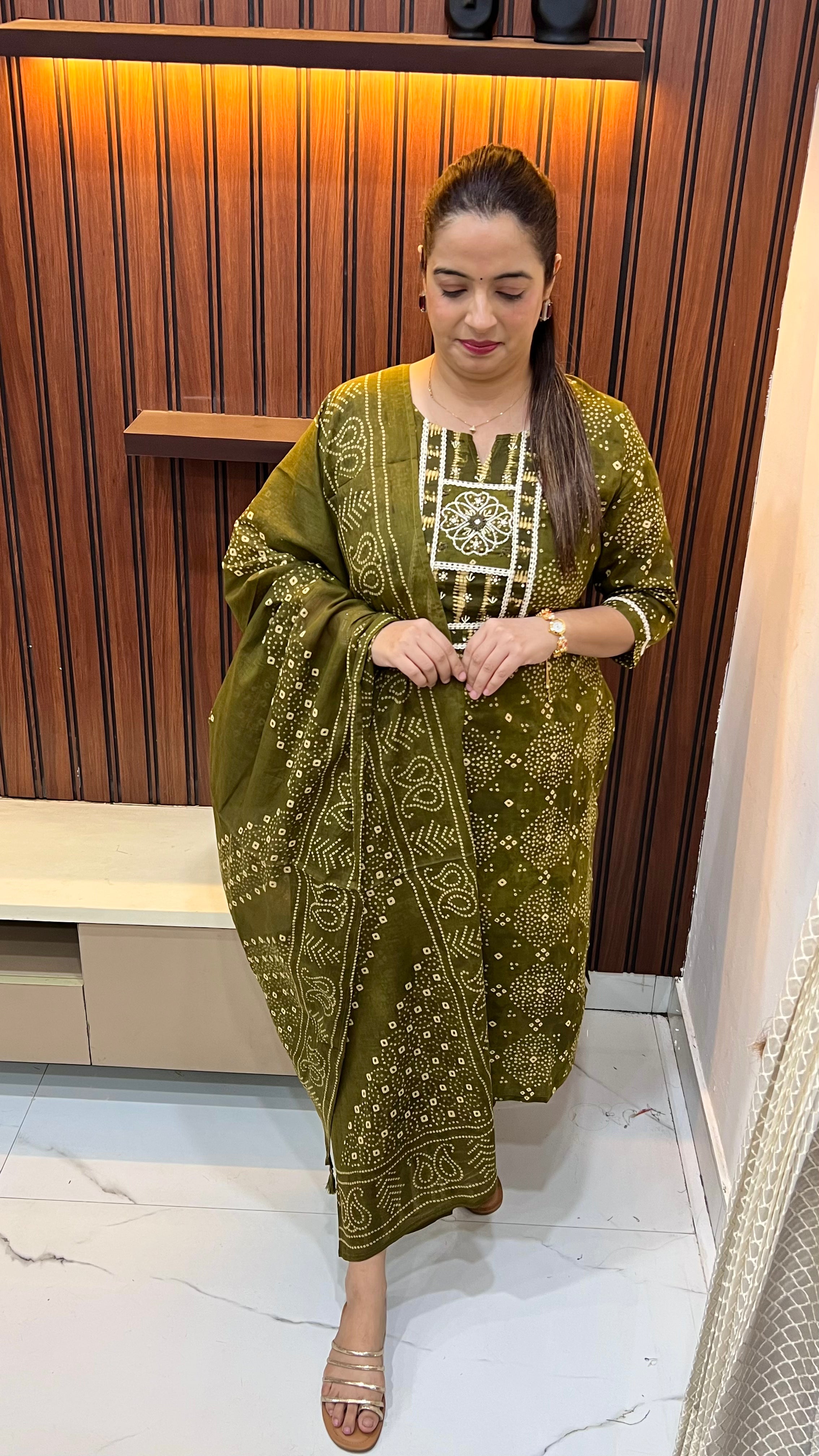 The Artisanal Radiance: Pure Cotton Suit with Dabka, Cut-Dana & Mirror Artistry