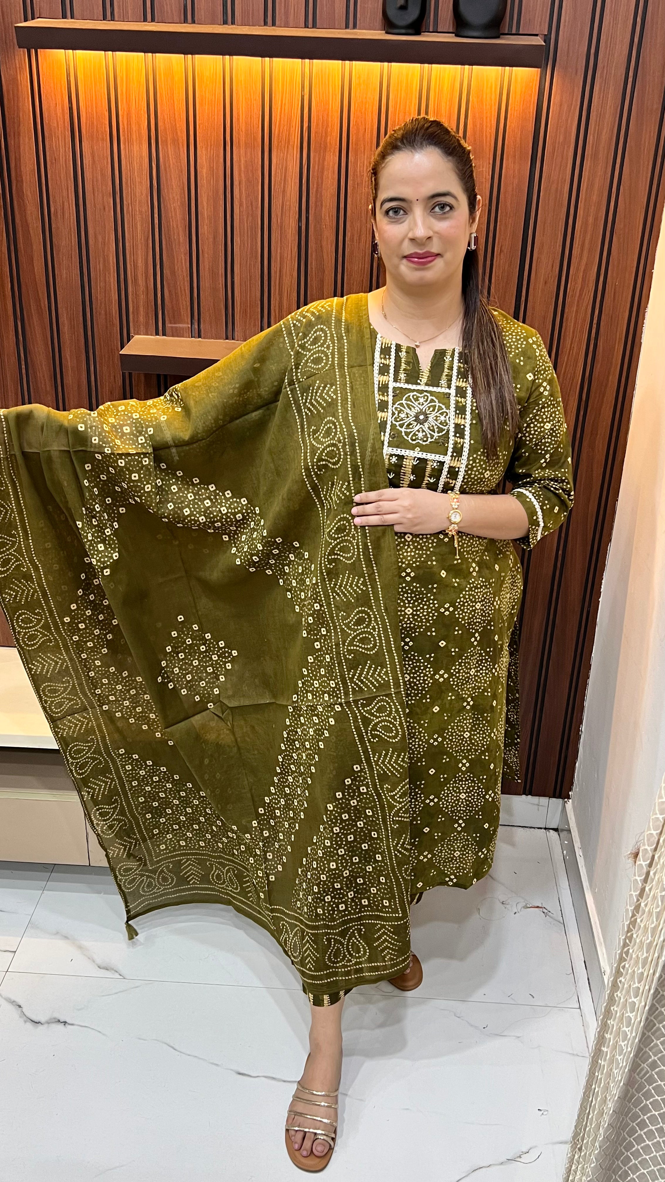 The Artisanal Radiance: Pure Cotton Suit with Dabka, Cut-Dana & Mirror Artistry