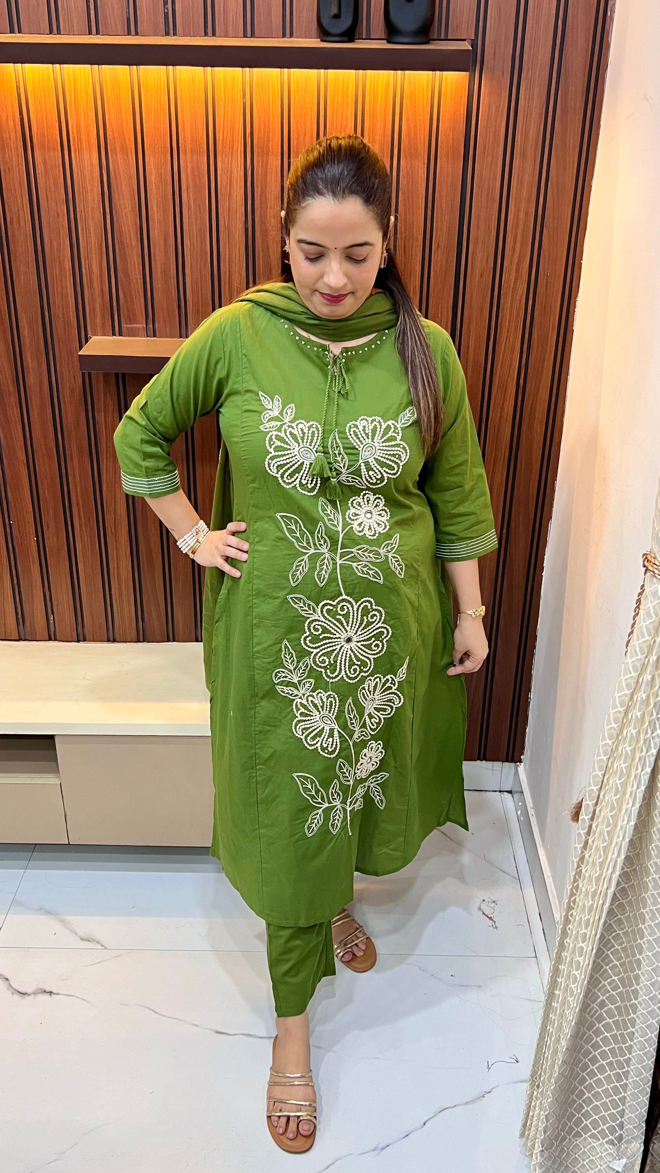 The Handcrafted Muse: Pure Cotton Suit with Authentic Hand-Made Dori Artistry