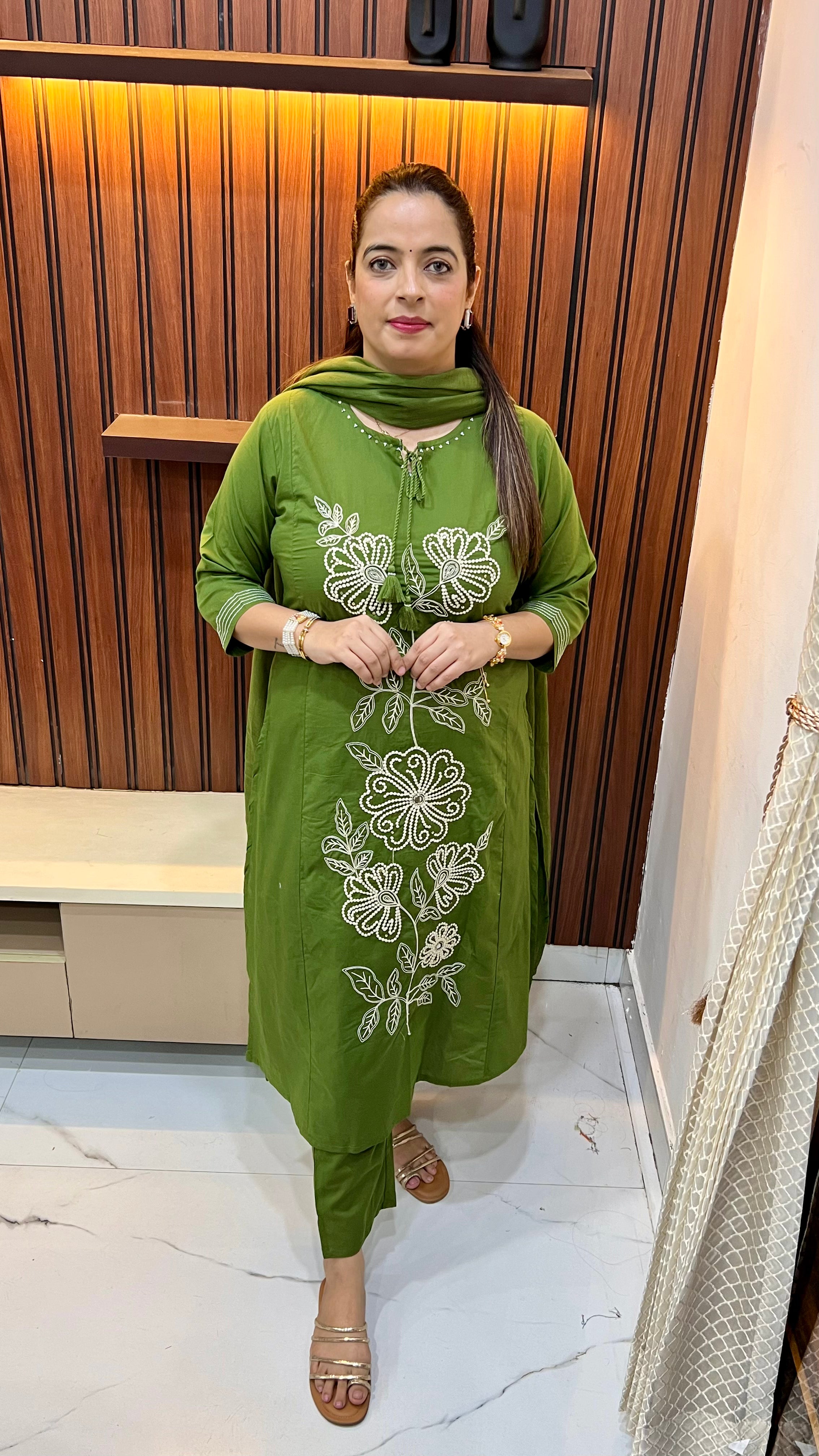 The Handcrafted Muse: Pure Cotton Suit with Authentic Hand-Made Dori Artistry