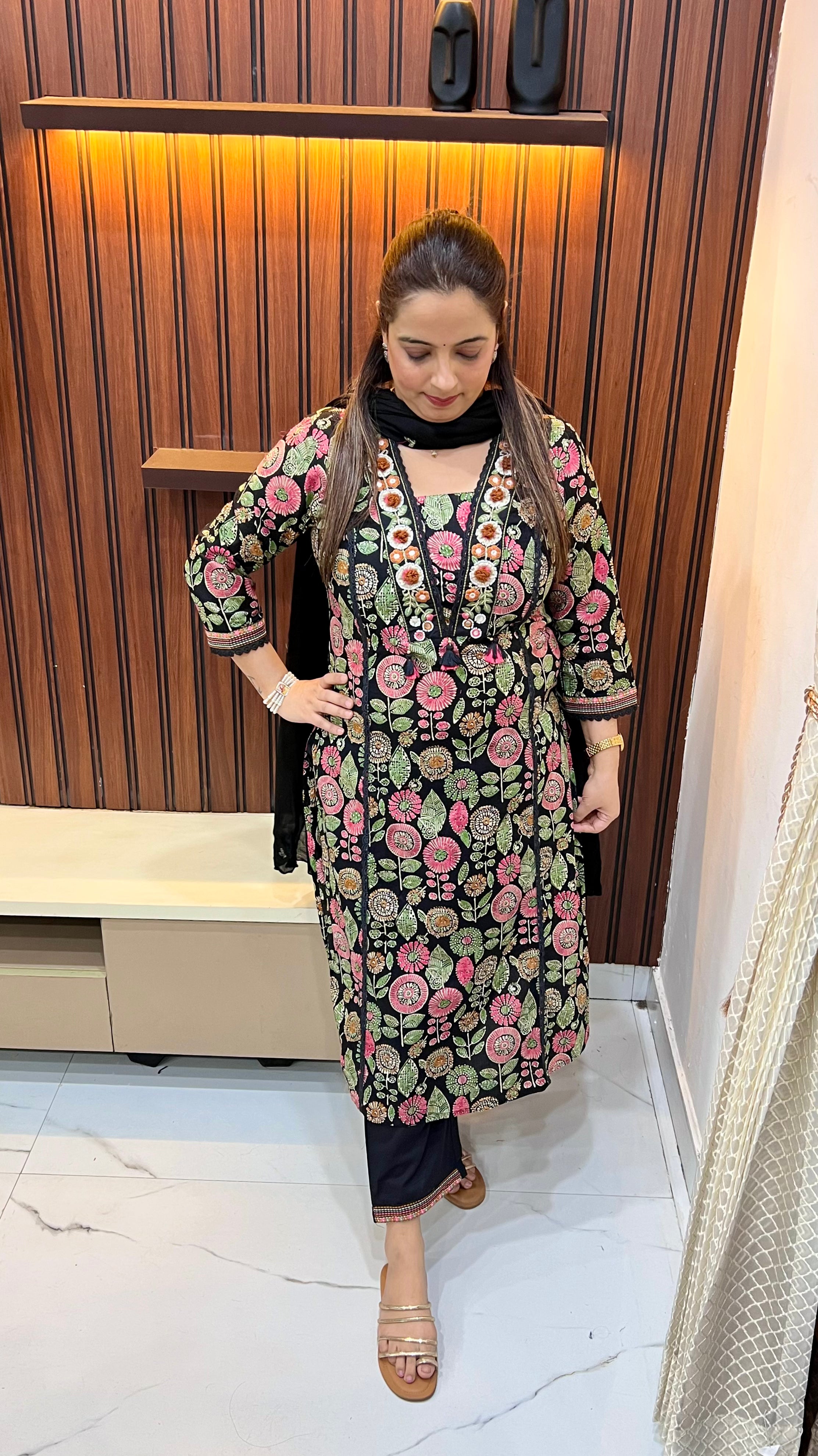 ✨ The Artisanal Soul: Pure Cotton Suit with Cut-Dana & Katha Artistry ✨