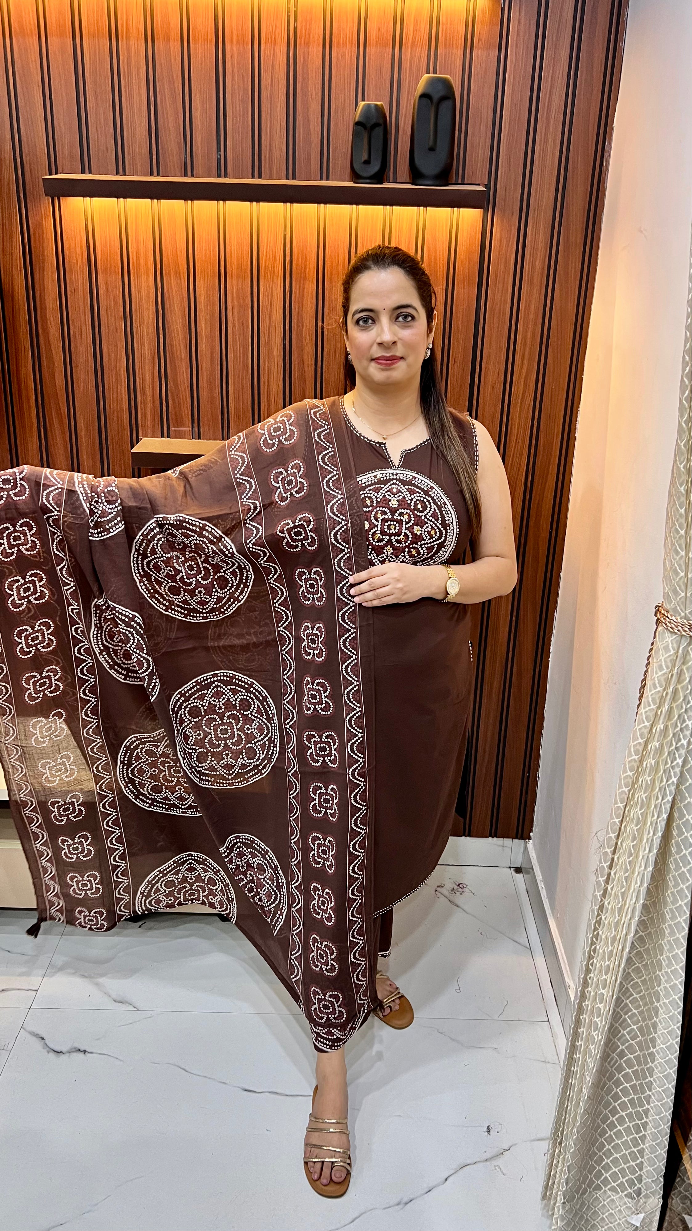 ✨ The Ethereal Bandhani: Pure Cotton Sleeveless Suit with Katha Artistry ✨