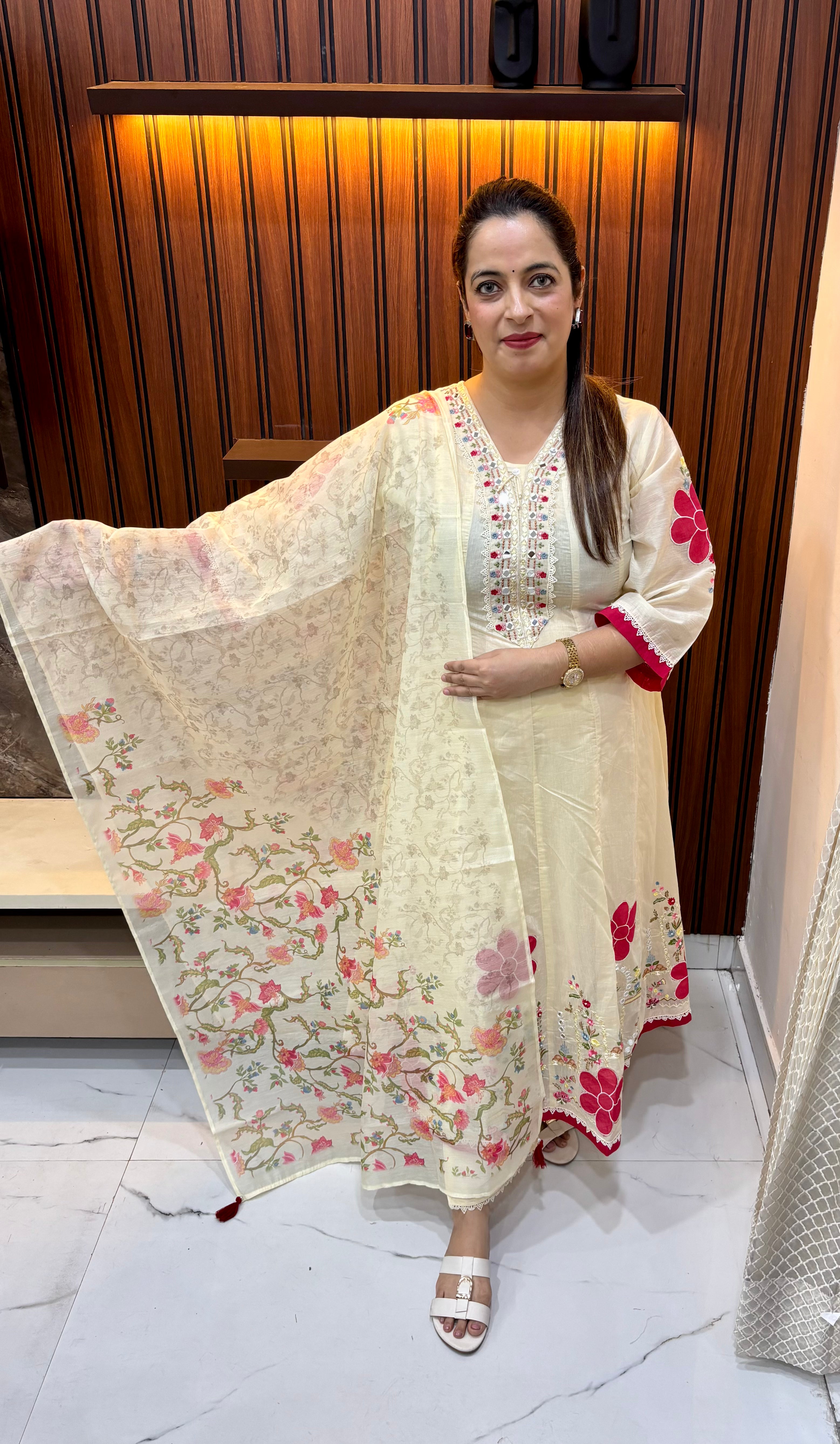 Mul Chanderi Suit with Heavy Lace & Mirror Work ✨
