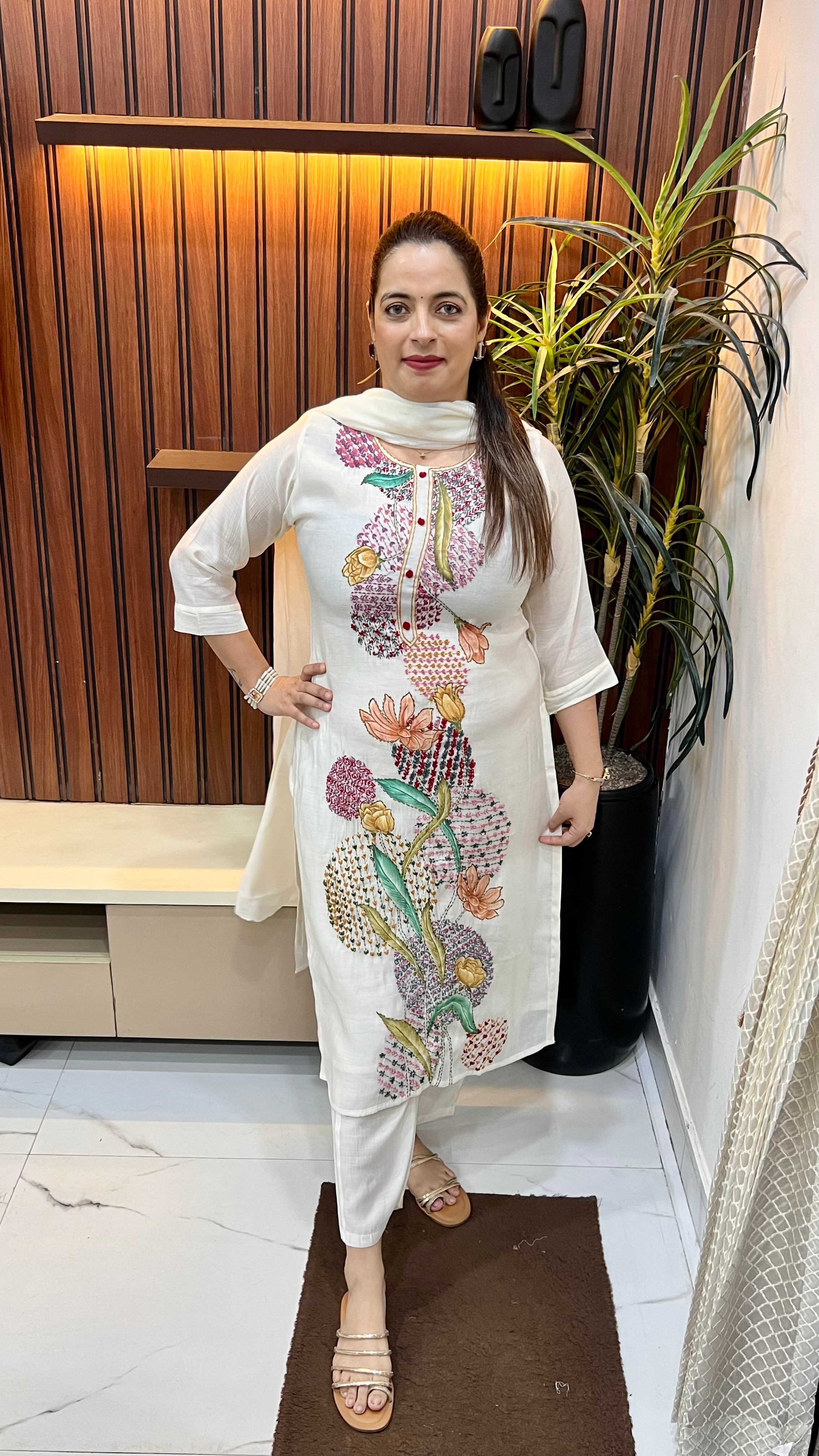 The Boutique Royal: Pure Mul Chanderi Kolkata Knot & Floral Suit