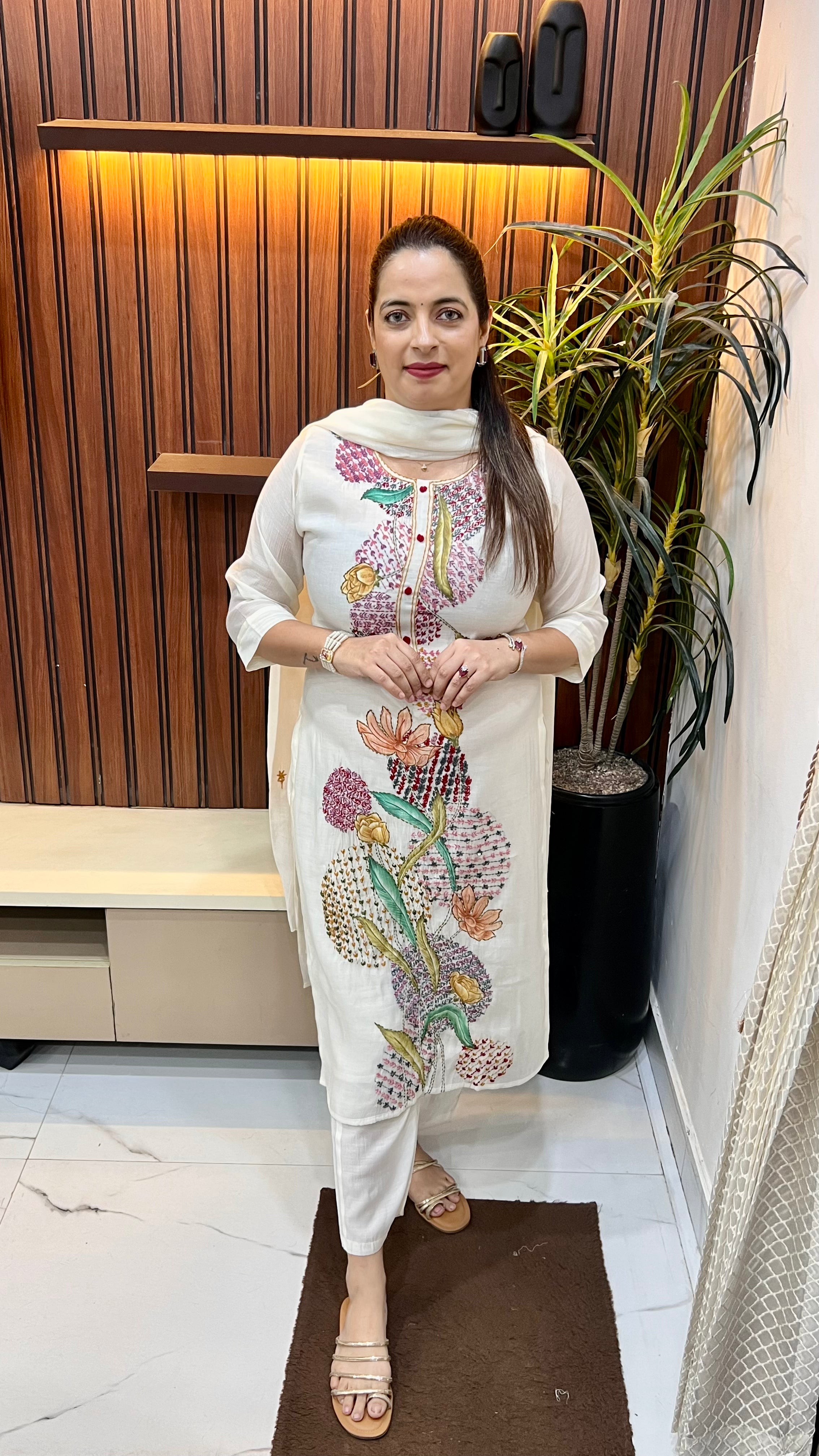 The Boutique Royal: Pure Mul Chanderi Kolkata Knot & Floral Suit