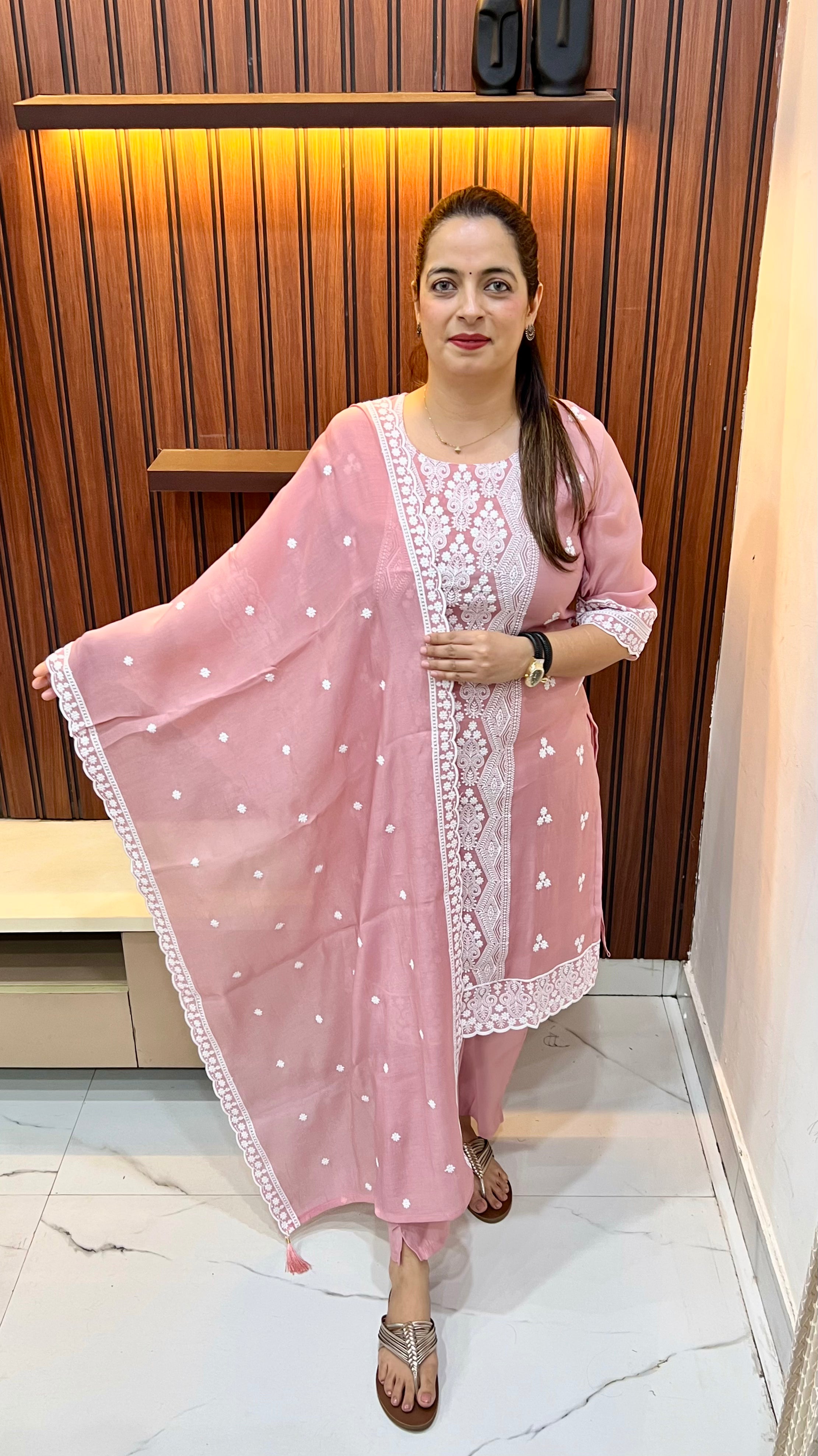 The Elegant Grace: Mul Chanderi Thread Embroidery Suit