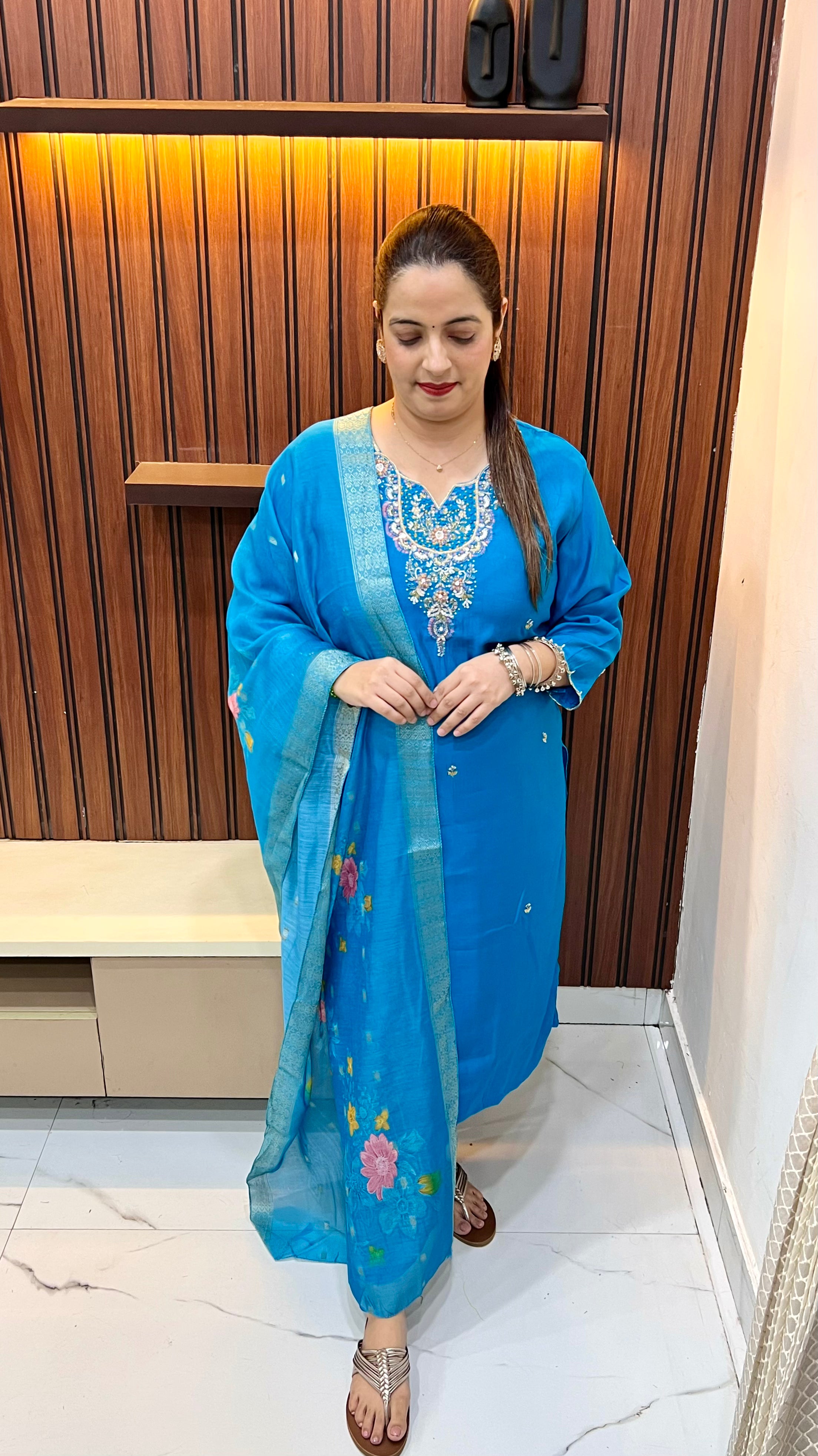 👑 The Imperial Radiance: Mul Chanderi Hand-Crafted Floral Masterpiece