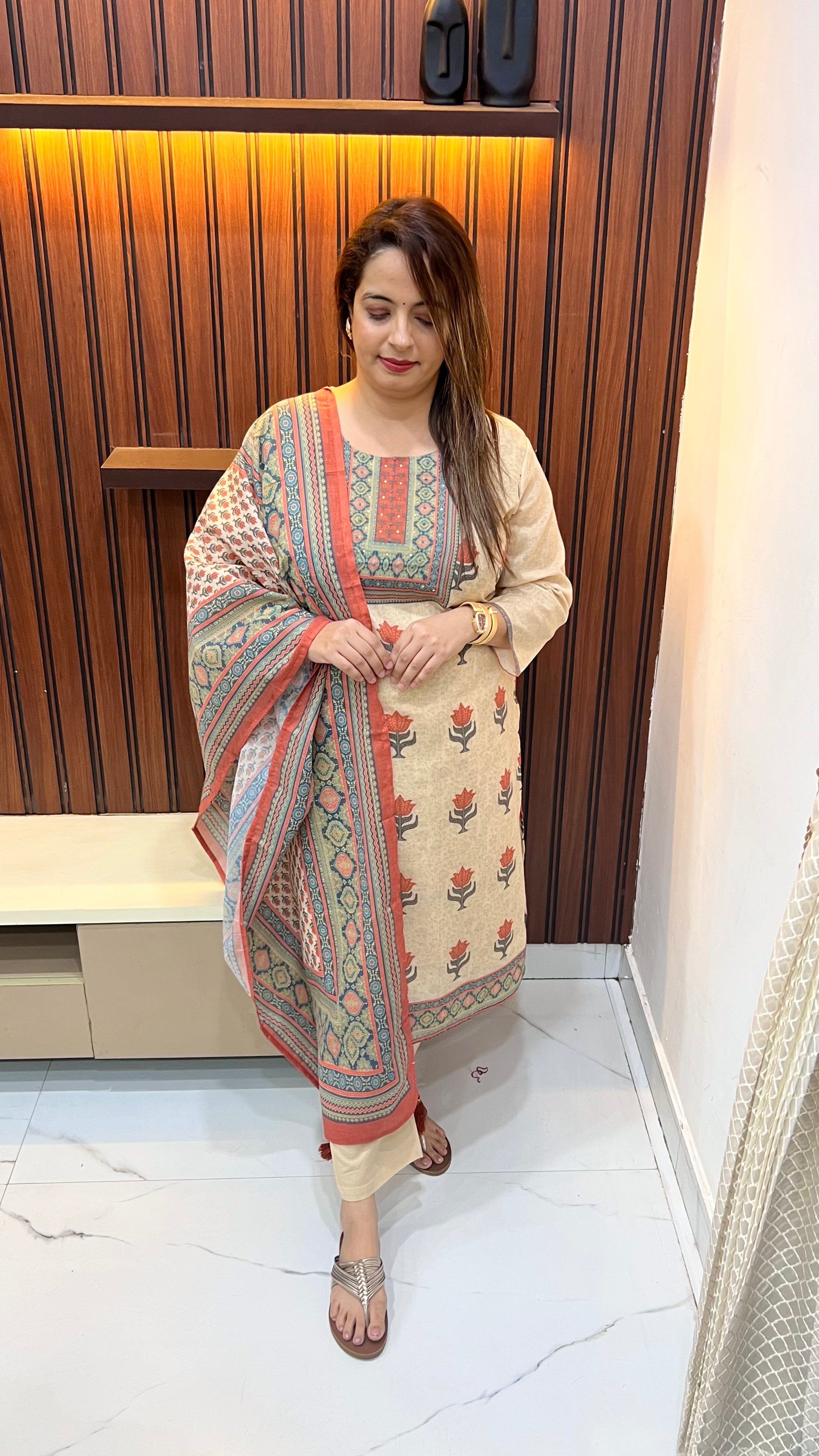 The Heritage Splendor: Mulmul Cotton Digital Print & Knot Work Masterpiece