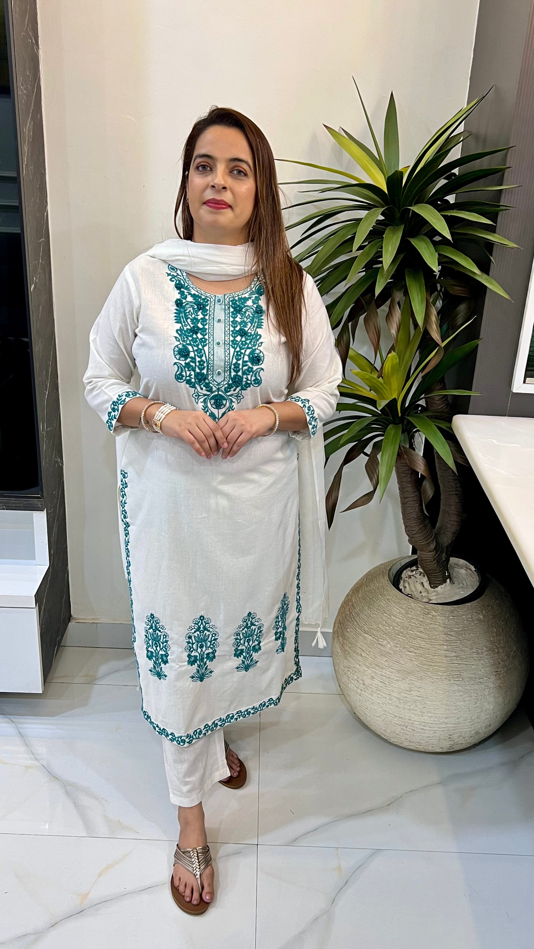 The Heritage Splendor: Handloom Cotton Hand-Embroidered Masterpiece