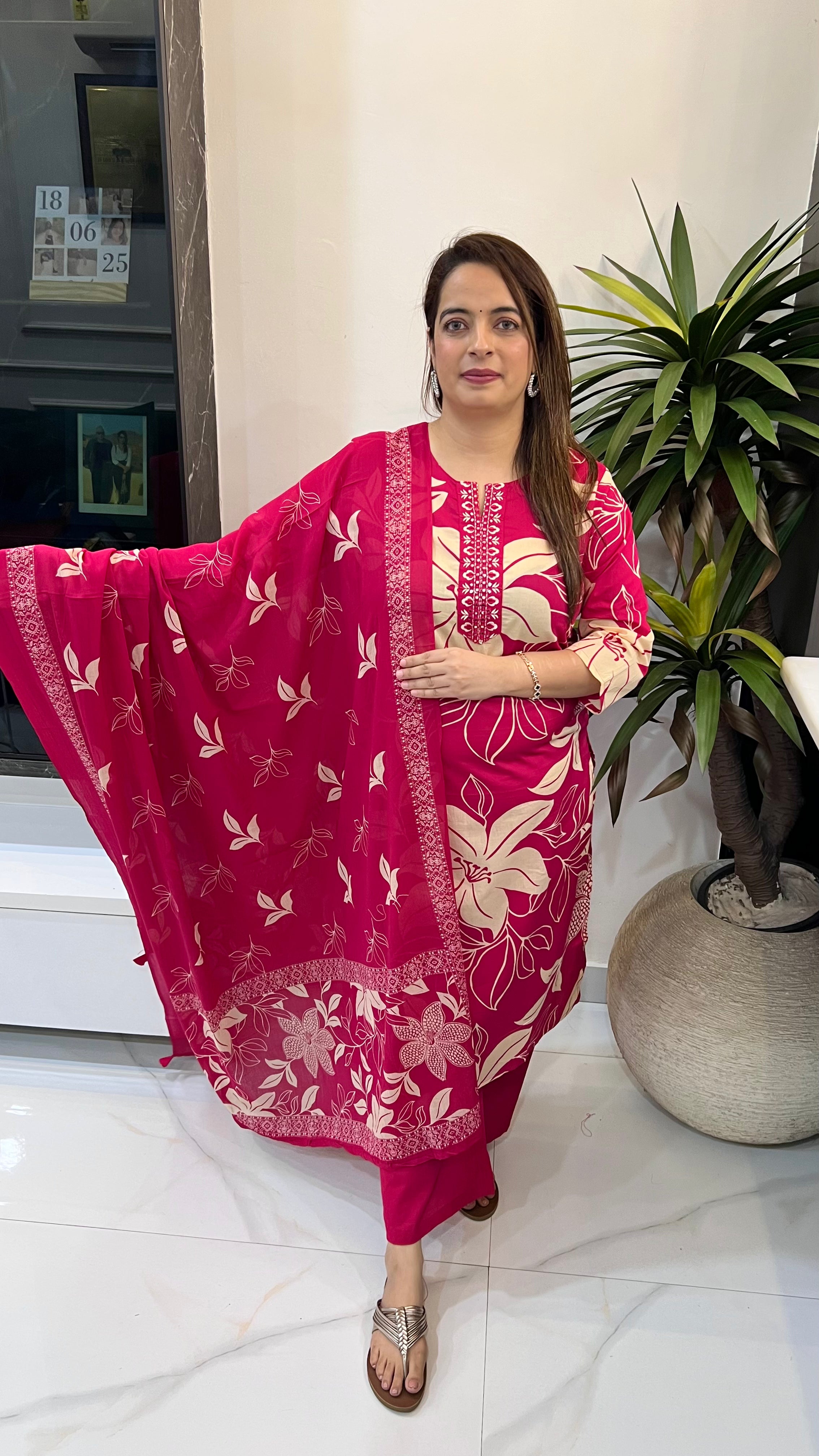 Women's Choice Exclusive: Pure Cotton Floral Print & Tasseled Mulmul Masterpiece