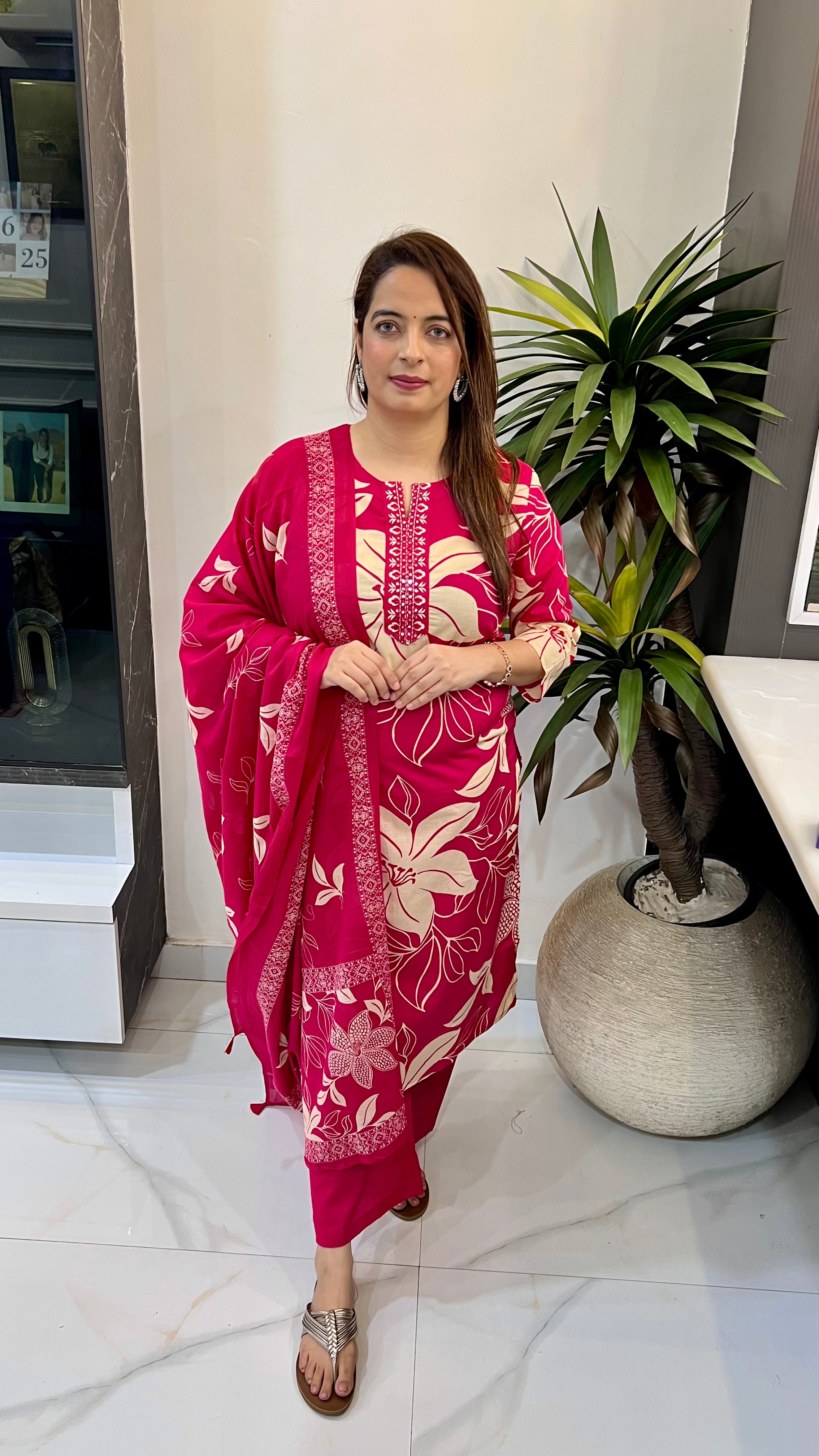 Women's Choice Exclusive: Pure Cotton Floral Print & Tasseled Mulmul Masterpiece