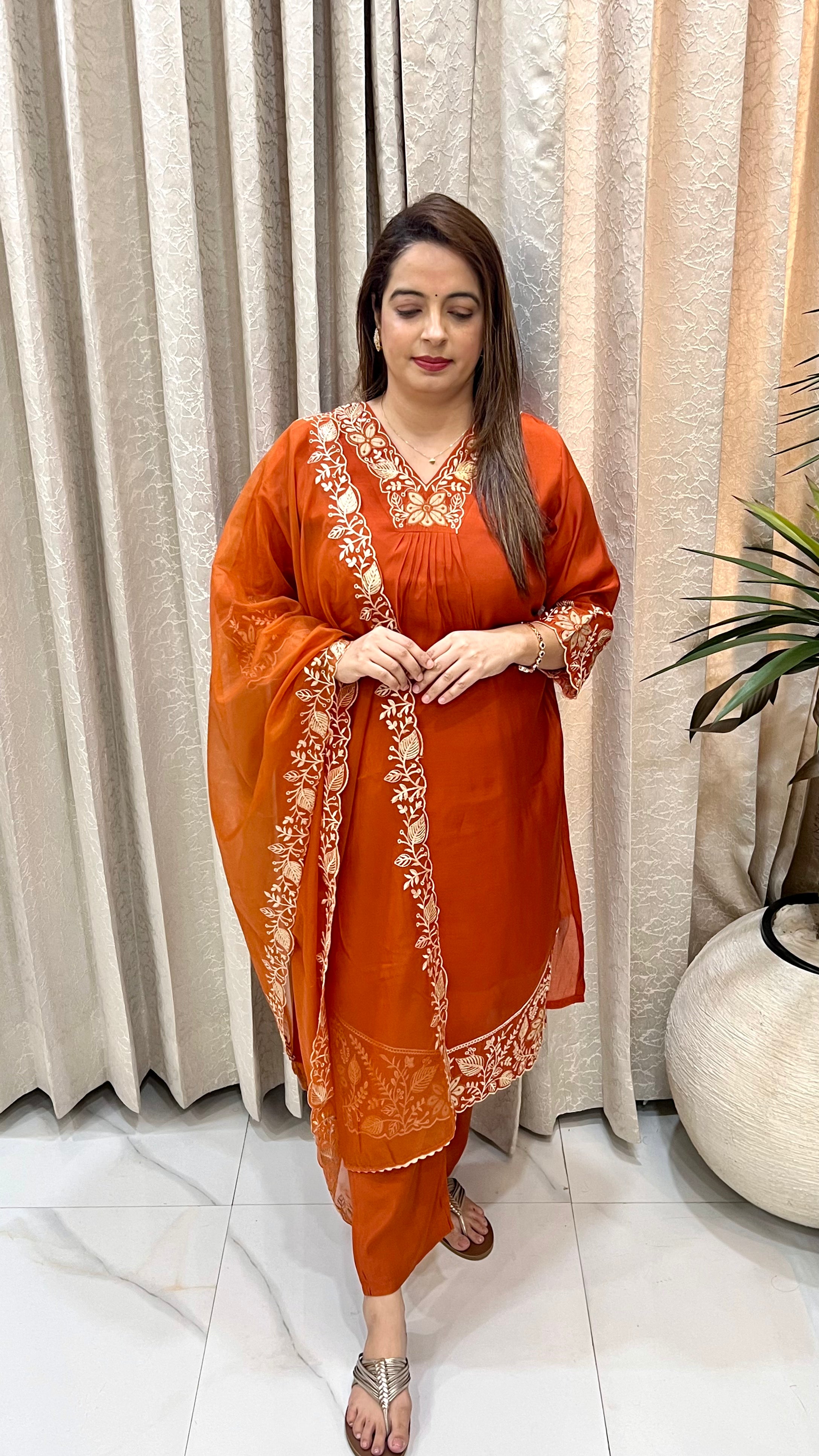 Mul Chanderi Floral Embroidered Suit with Organza Dupatta