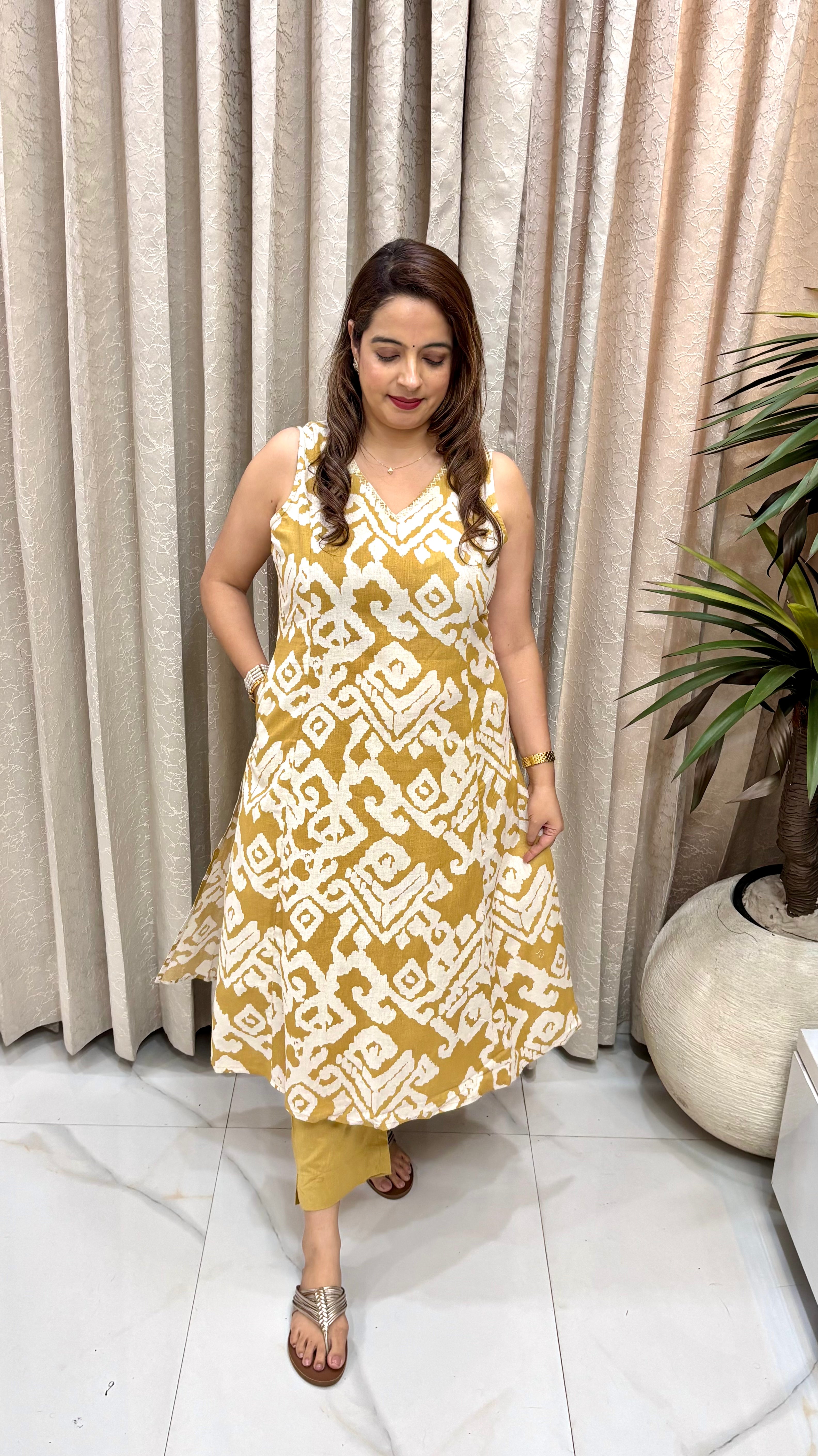 Handloom Cotton Abstract Print Co-ord Set with Smart Pockets & Customizable Sleeves