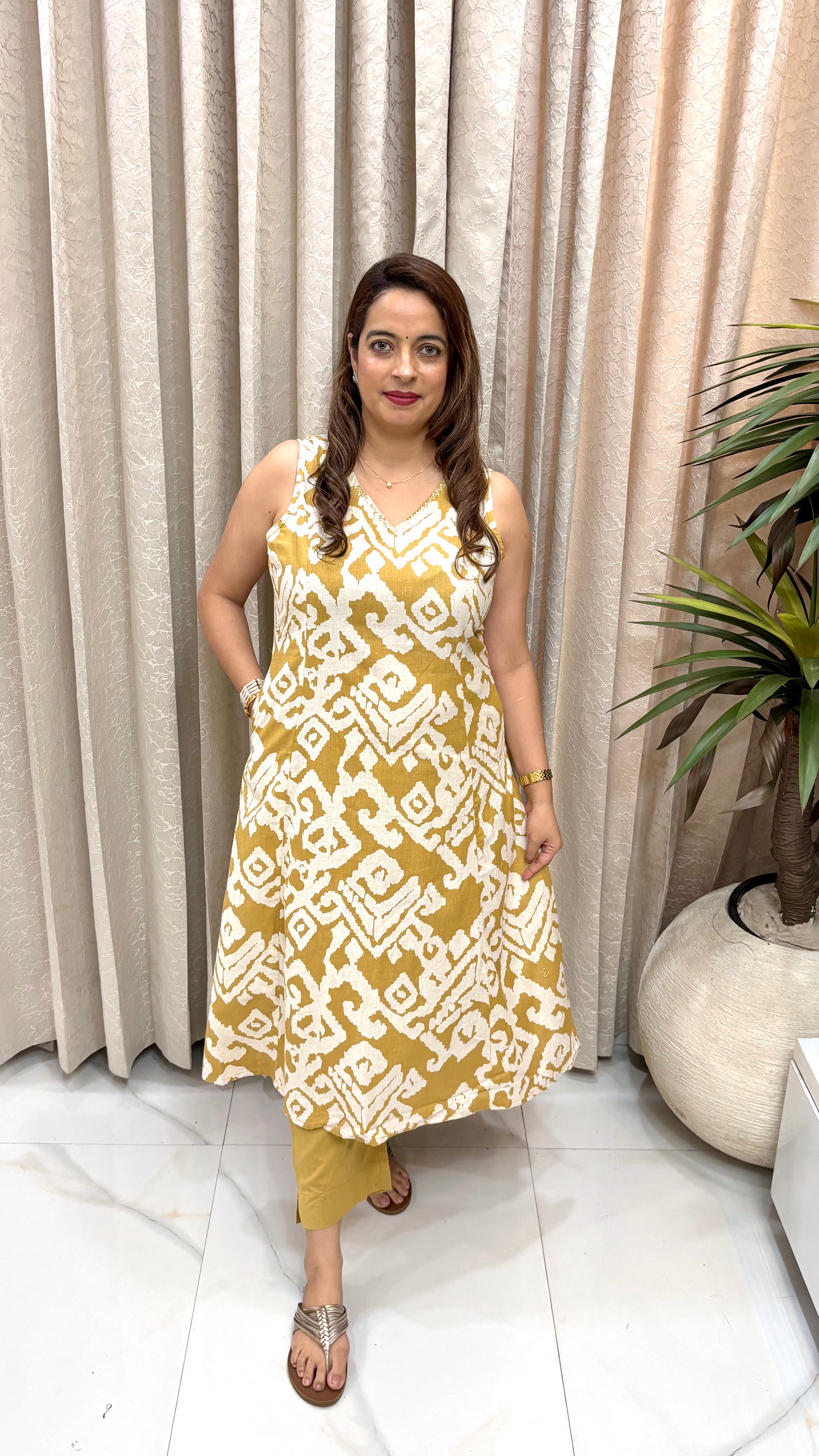 Handloom Cotton Abstract Print Co-ord Set with Smart Pockets & Customizable Sleeves