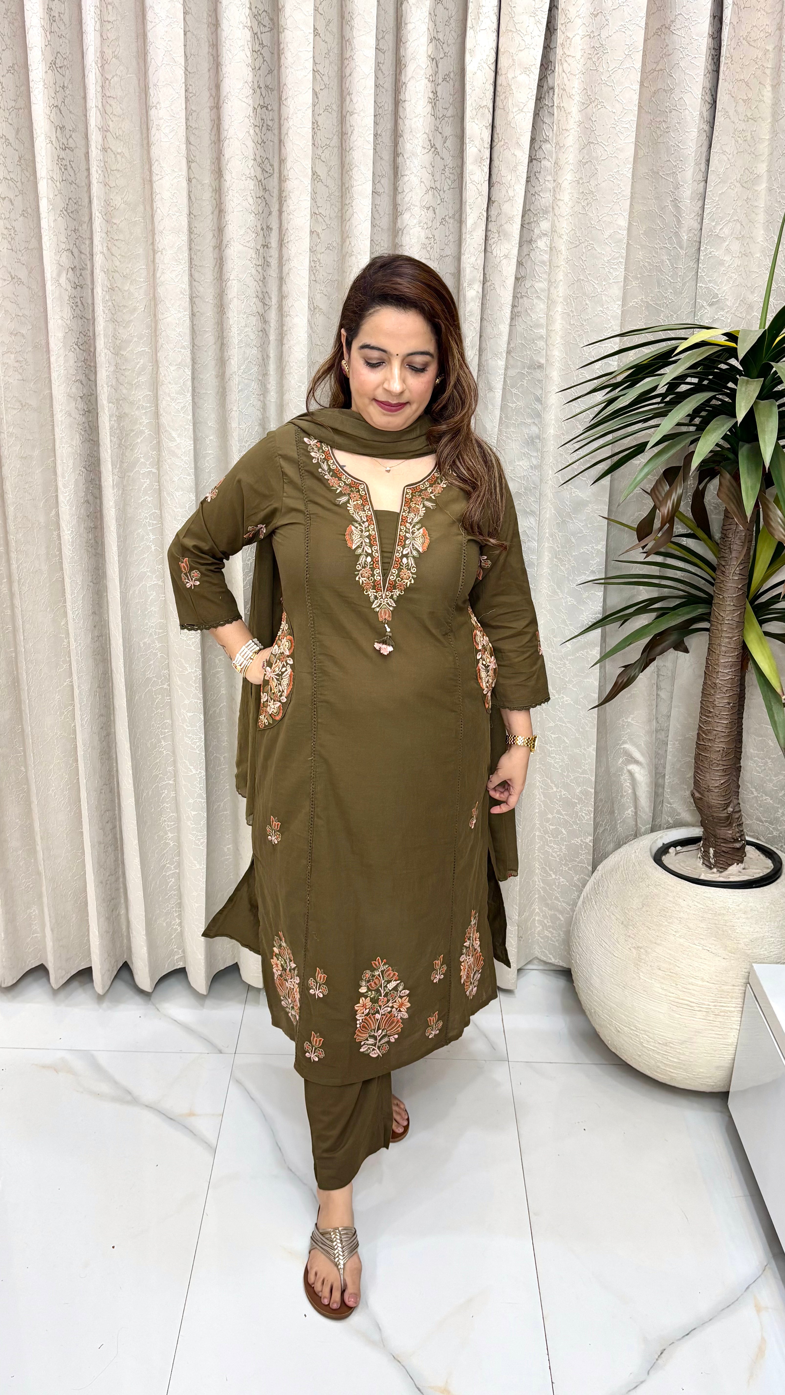 Pure Cotton Thread-Embroidered Suit Set with Dual-Pocket Kurta & Multi-Pocket Bottom