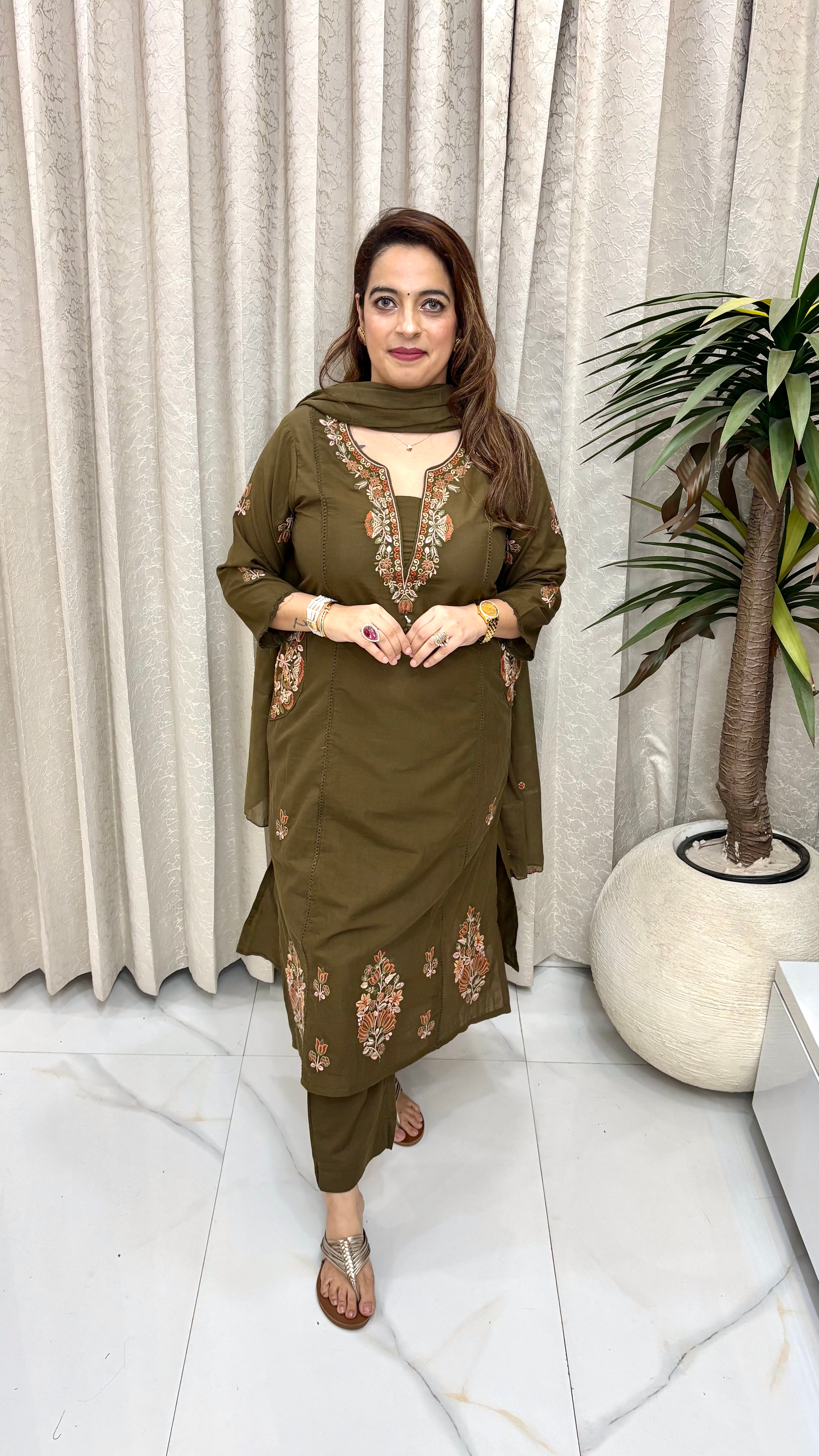 Pure Cotton Thread-Embroidered Suit Set with Dual-Pocket Kurta & Multi-Pocket Bottom