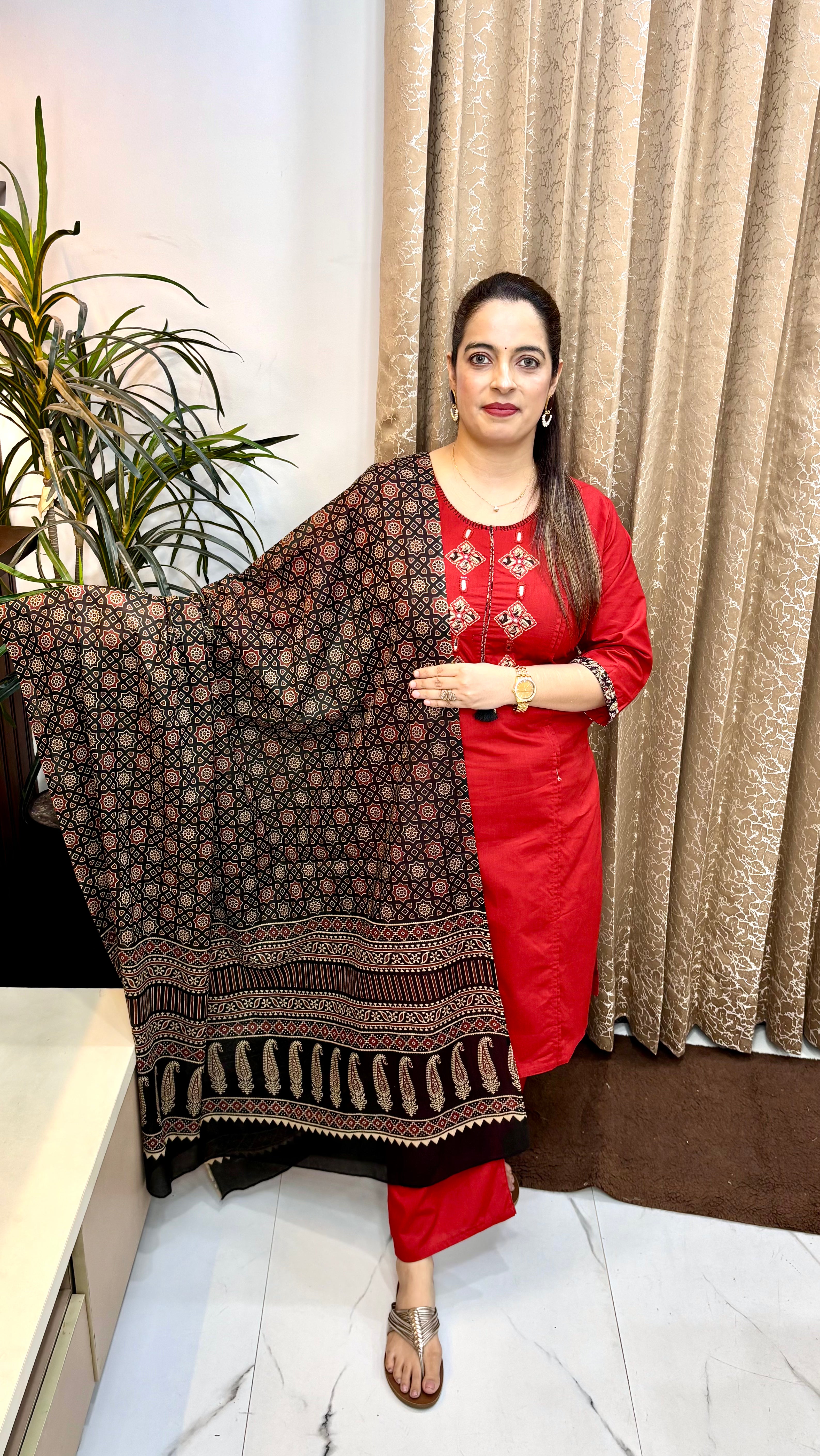 Mul Chanderi Applique Work Suit with Designer C-Cut Hemline & Brush Art Dupatta