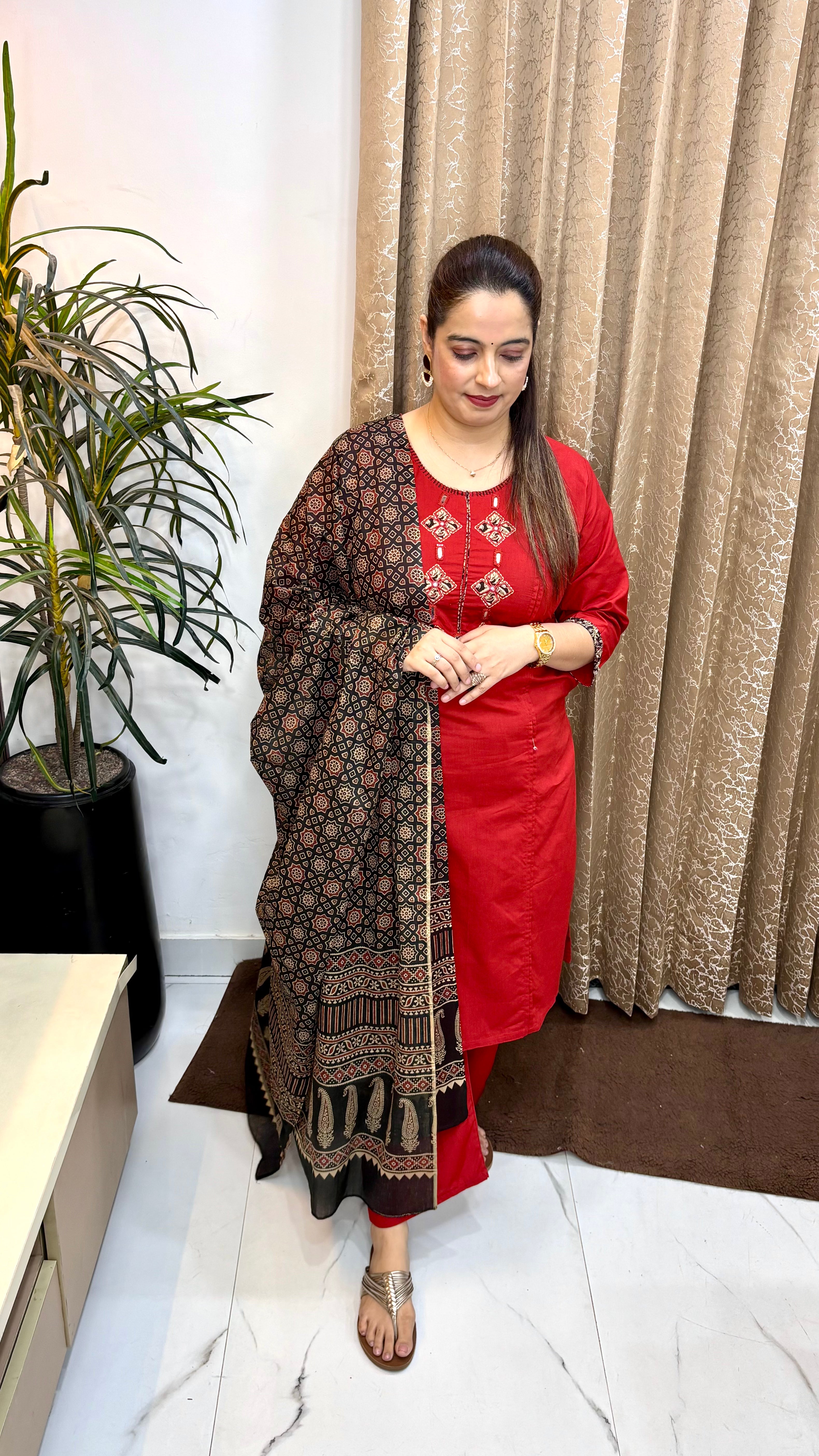 Mul Chanderi Applique Work Suit with Designer C-Cut Hemline & Brush Art Dupatta