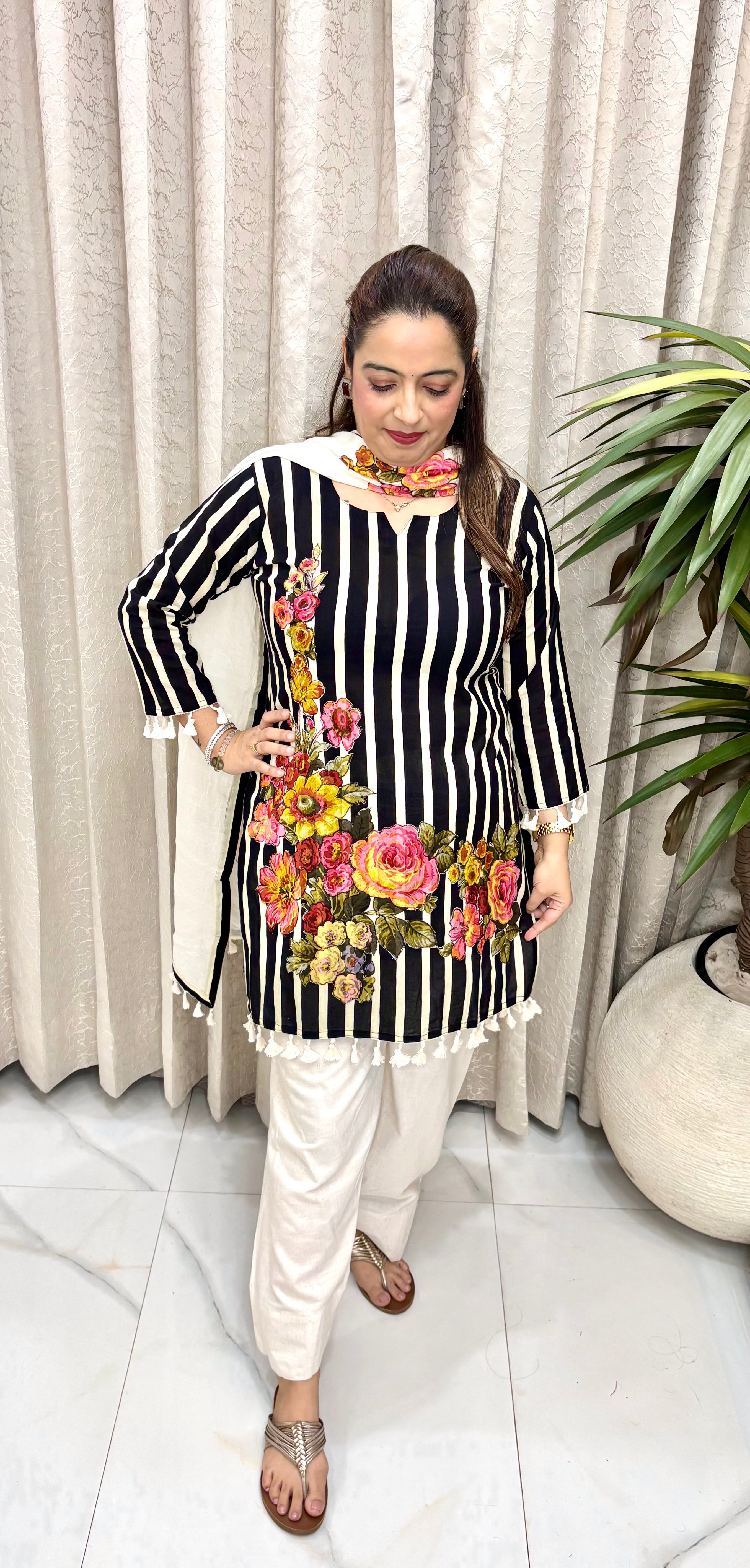 The Viral Sensation: Handloom Cotton Farshi Set Premium Handloom Cotton Suit with Floral Thread Embroidery, Flattering V-Slit, & Royal Farshi Salwar