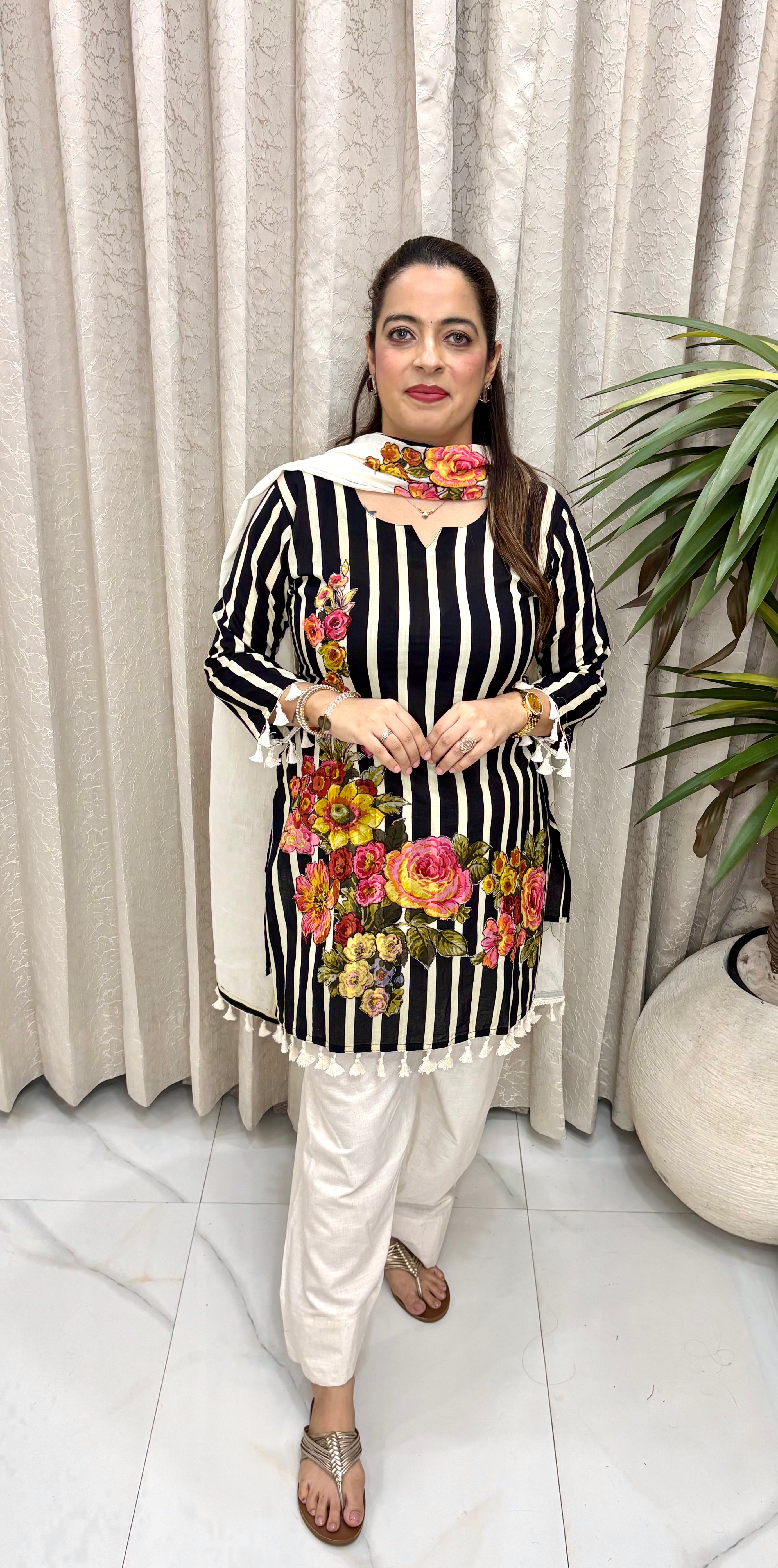 The Viral Sensation: Handloom Cotton Farshi Set Premium Handloom Cotton Suit with Floral Thread Embroidery, Flattering V-Slit, & Royal Farshi Salwar