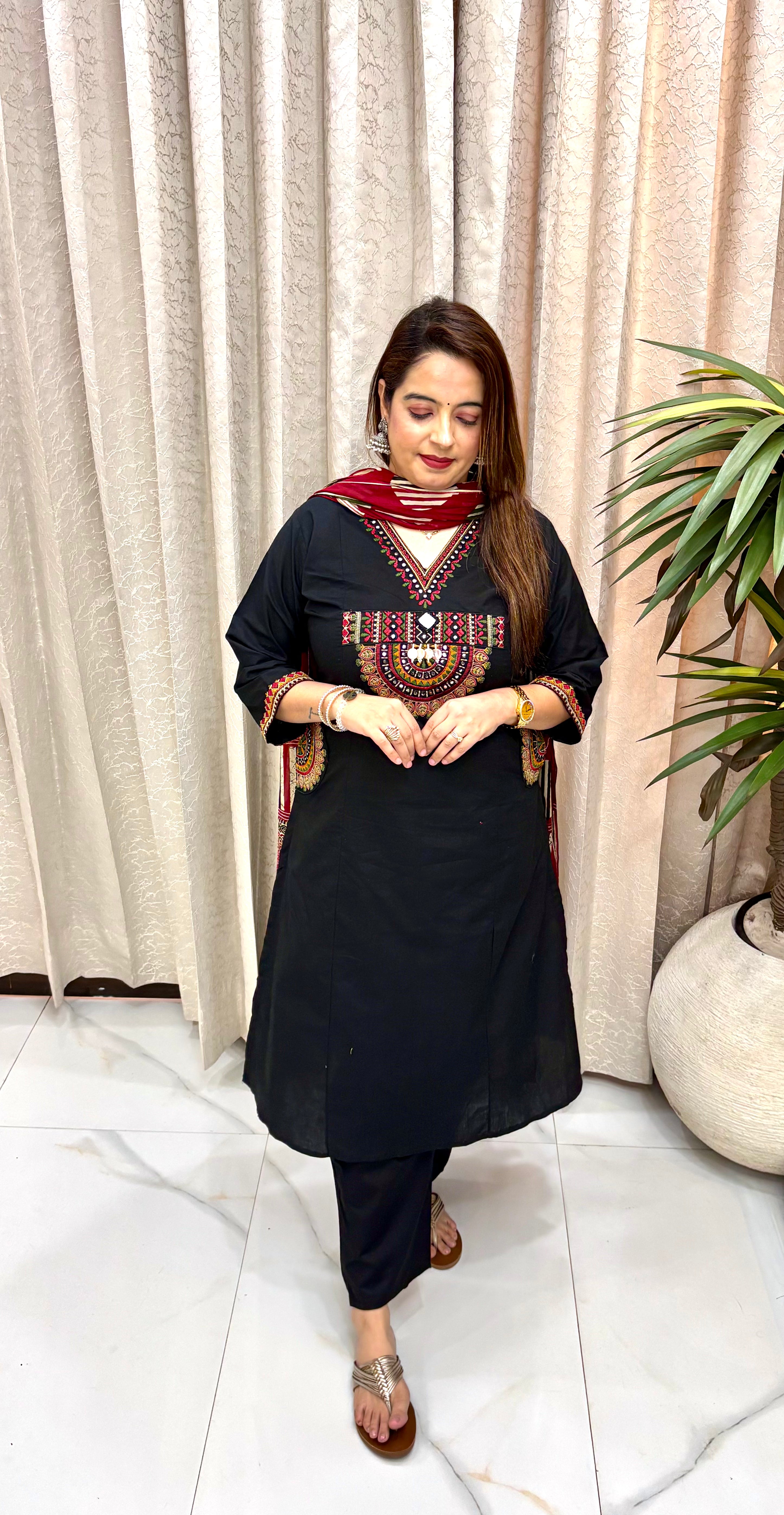 Premium Dhabu Cotton Suit Set with Heavy Appliqué Work, Built-In Pockets, & Kalamkari Mulmul Dupatta