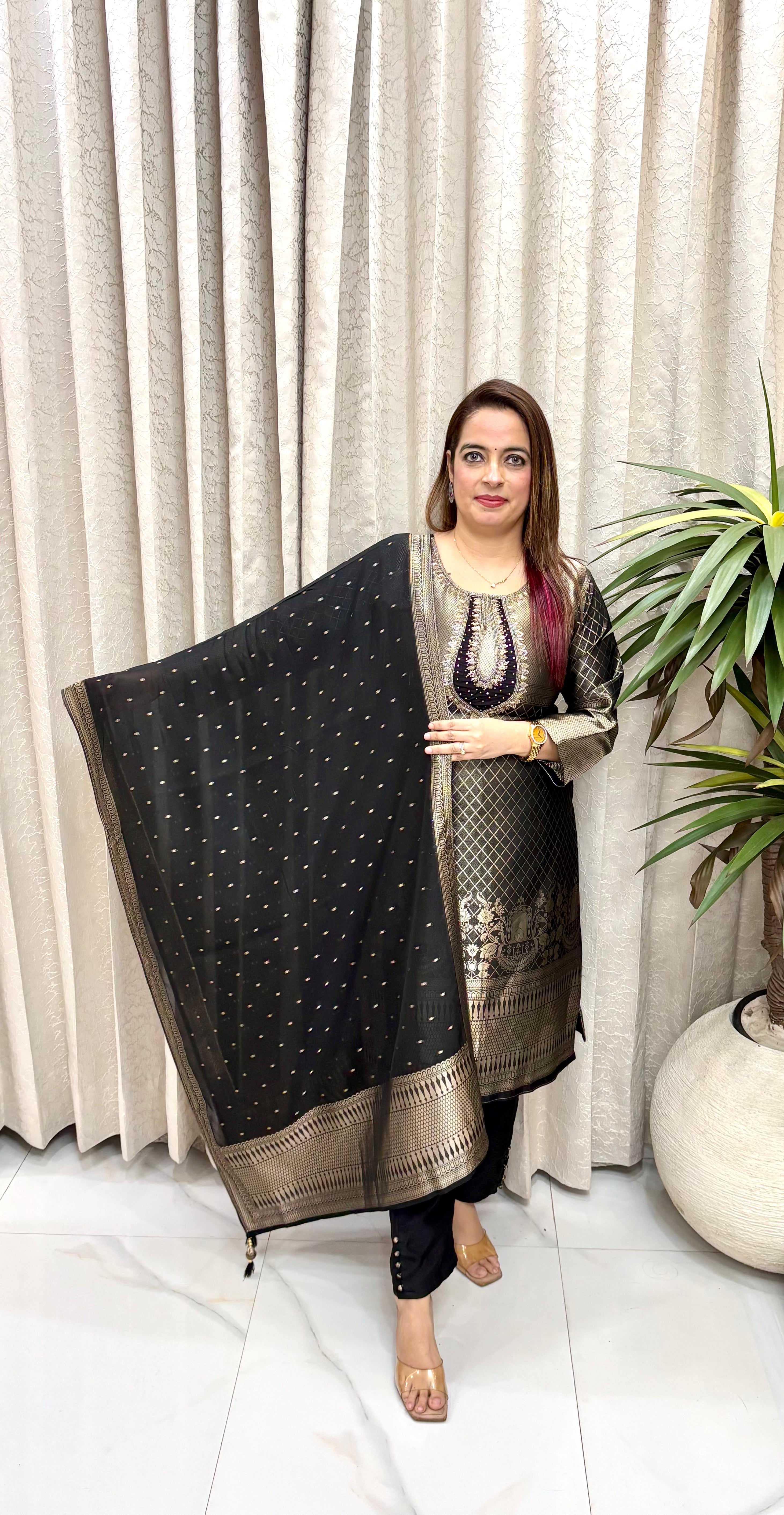 An Era of Pure Opulence: 1970s Regal Elegance Meets Pure Banarasi Silk & Heavy Zardozi Craft